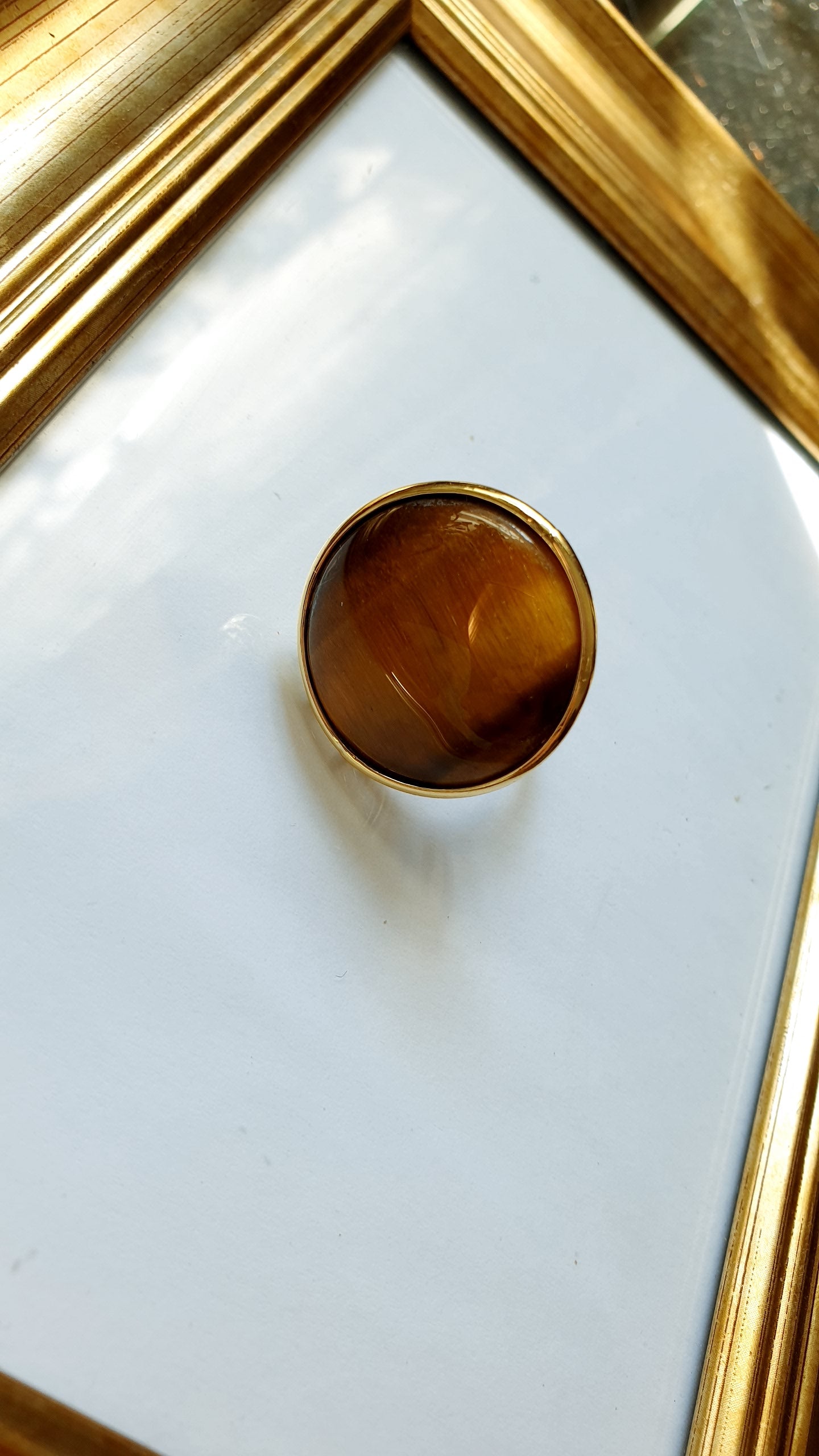 Anello regolabile in ottone con occhio di tigre