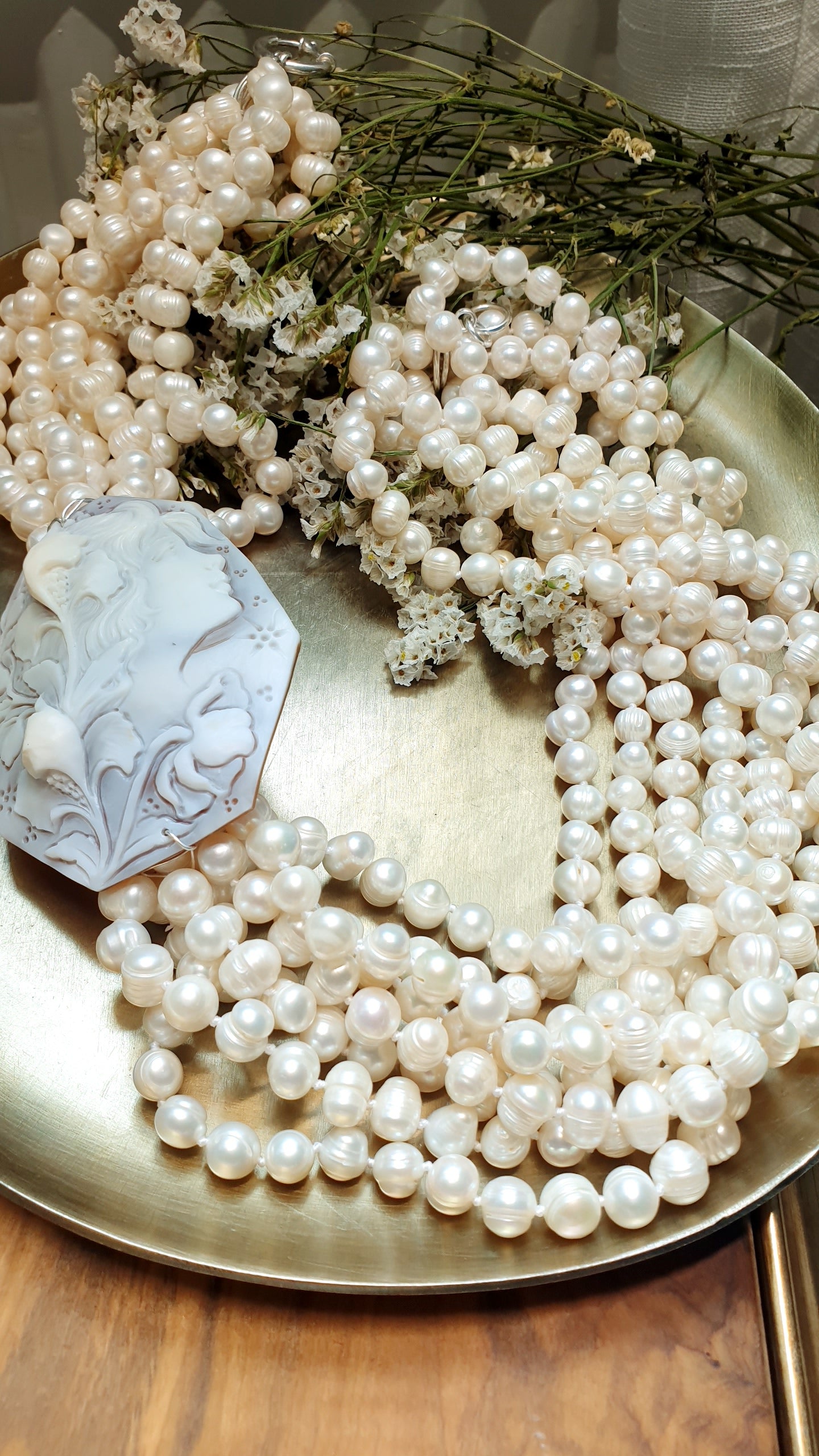 Stupenda collana in perle di fiume e grande cammeo originale