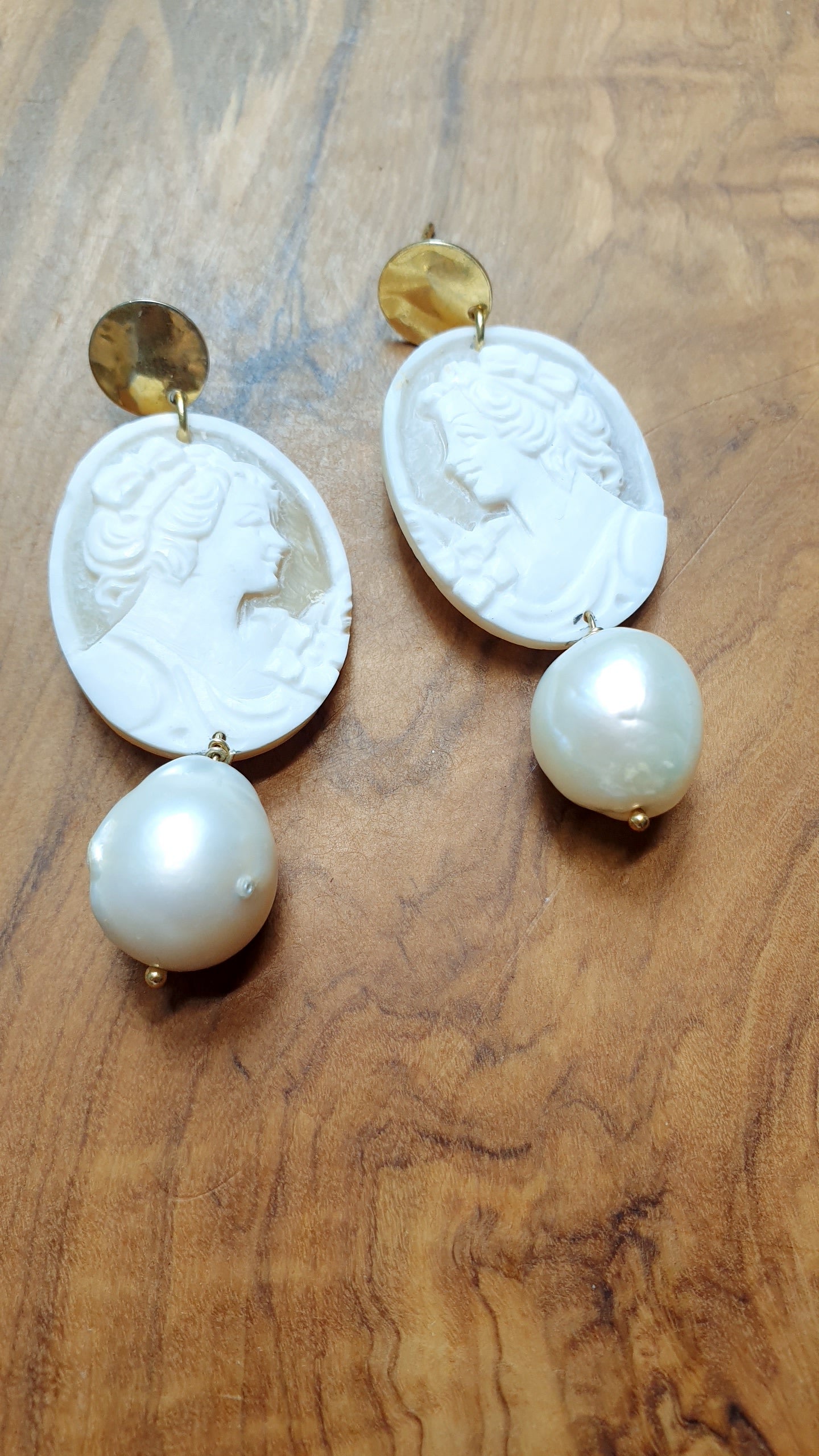 Orecchini in argento con grandi perle barocche