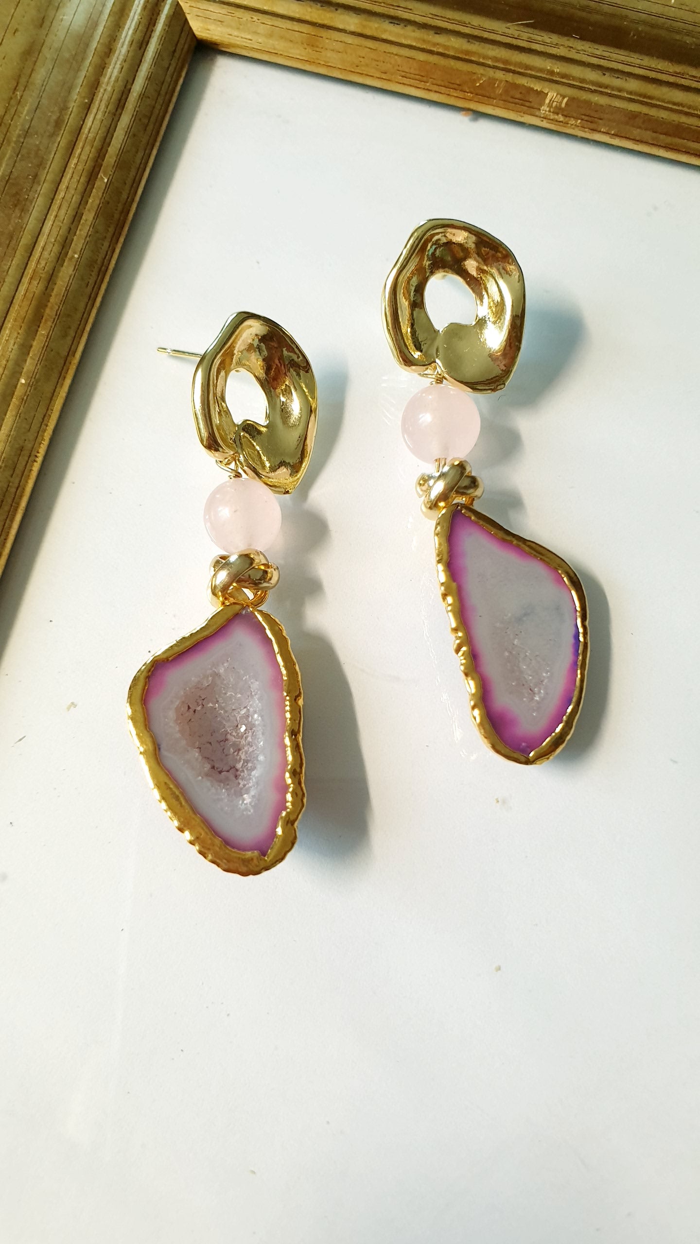 Orecchini in ottone con druse e quarzo rosa