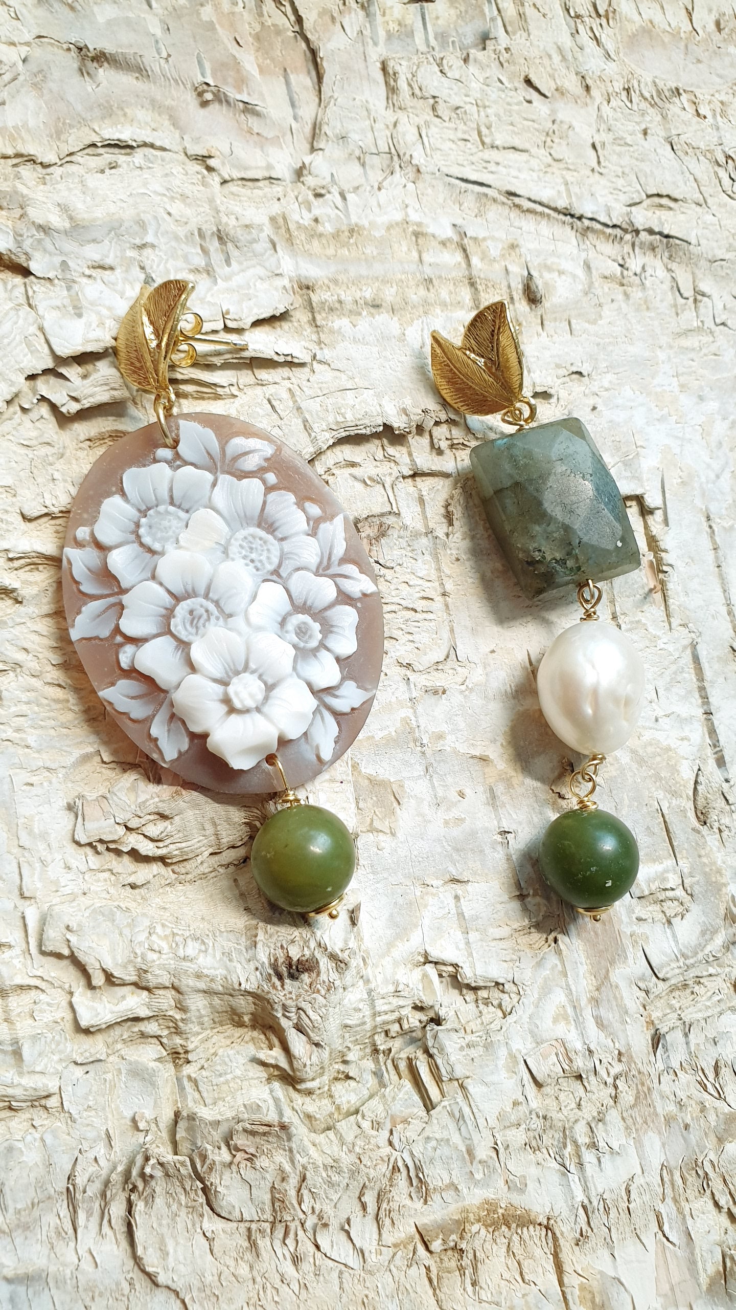 Orecchini in argento con cammeo, labradorite, perla, giada