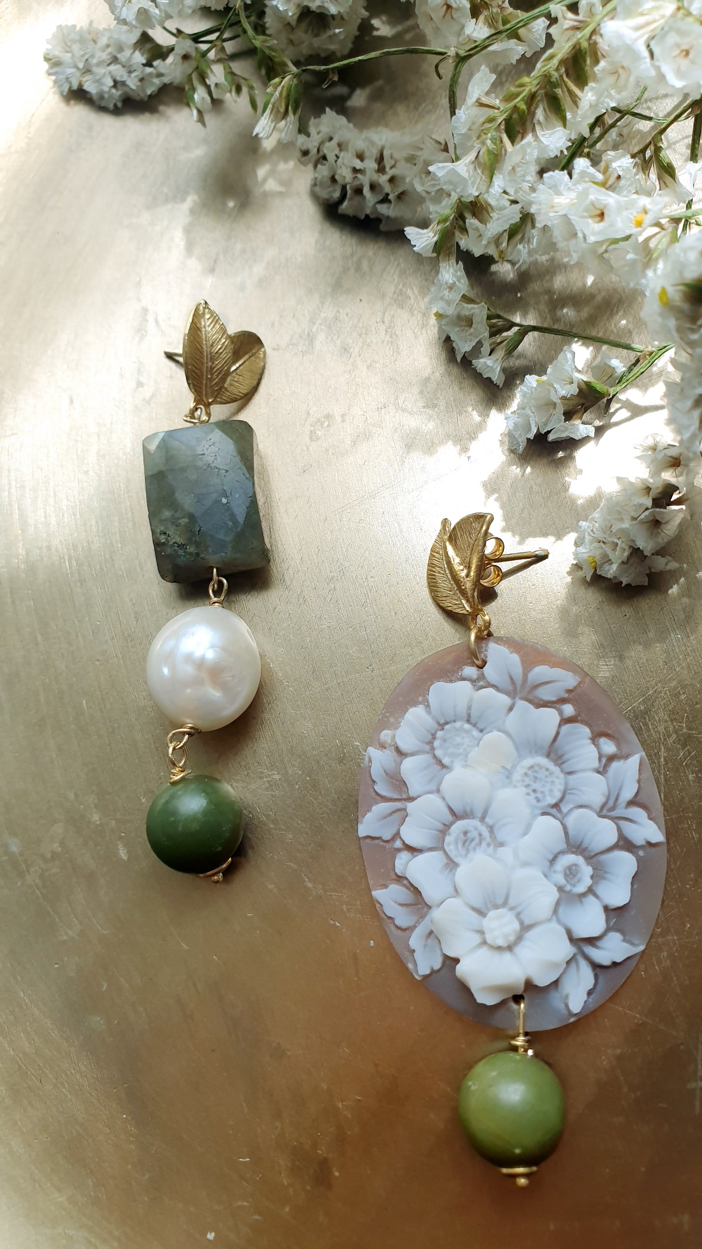 Orecchini in argento con cammeo, labradorite, perla, giada