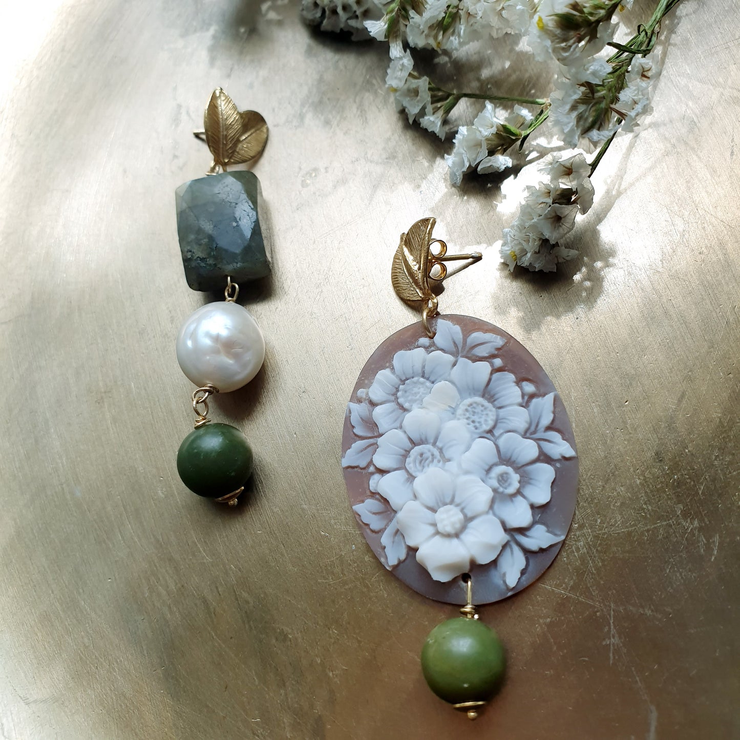 Orecchini in argento con cammeo, labradorite, perla, giada
