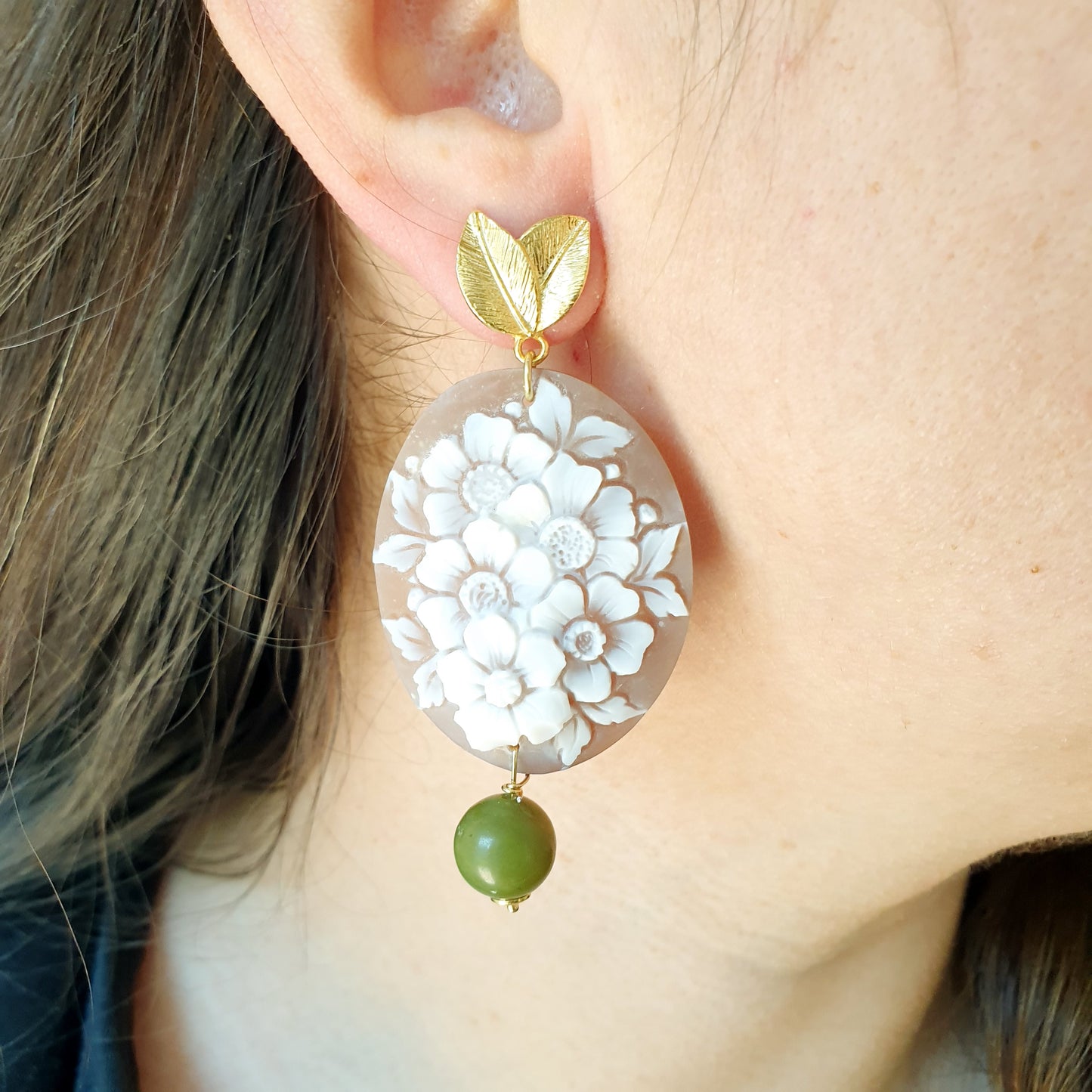 Orecchini in argento con cammeo, labradorite, perla, giada