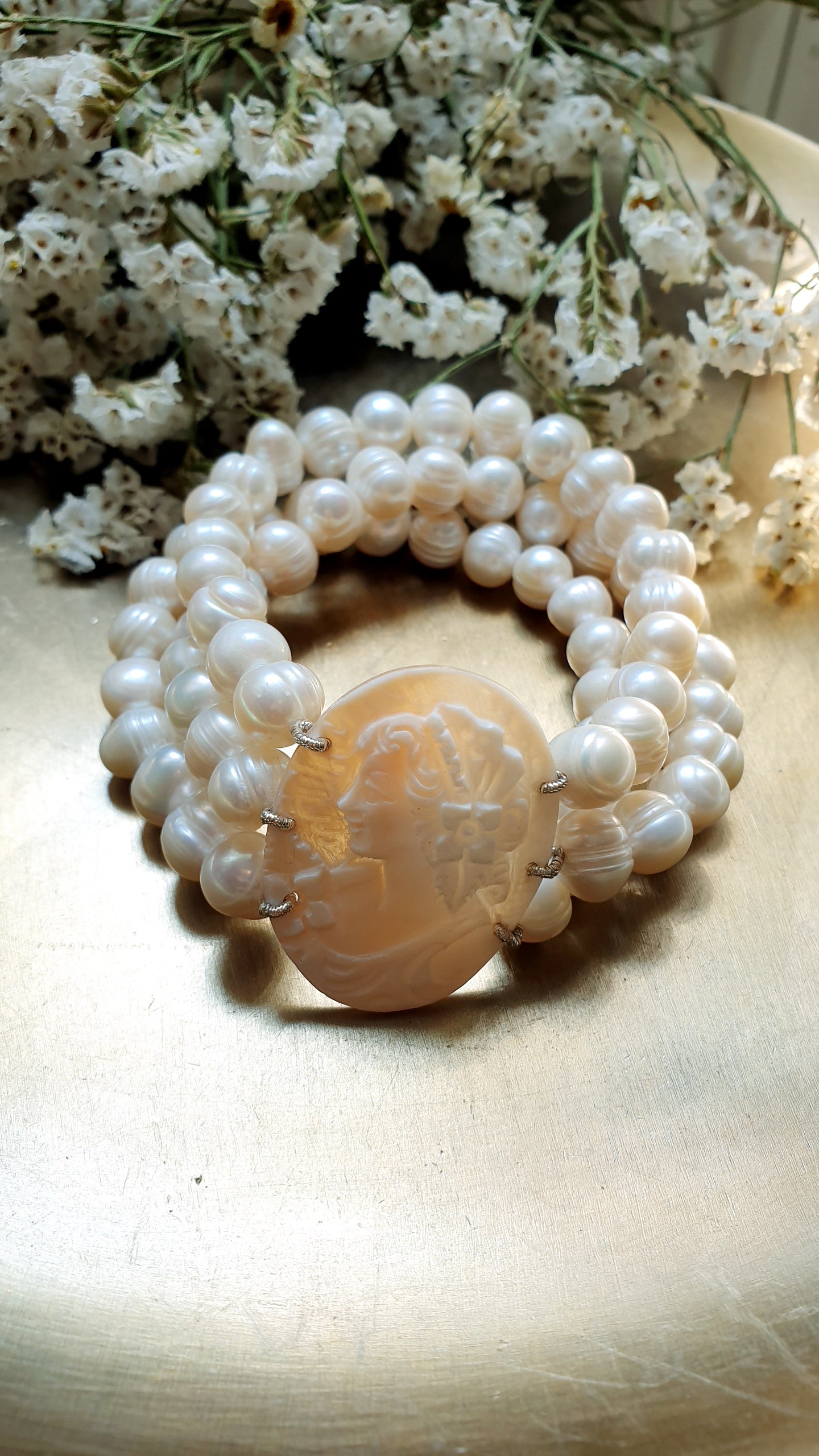Bracciale cammeo e perle di fiume