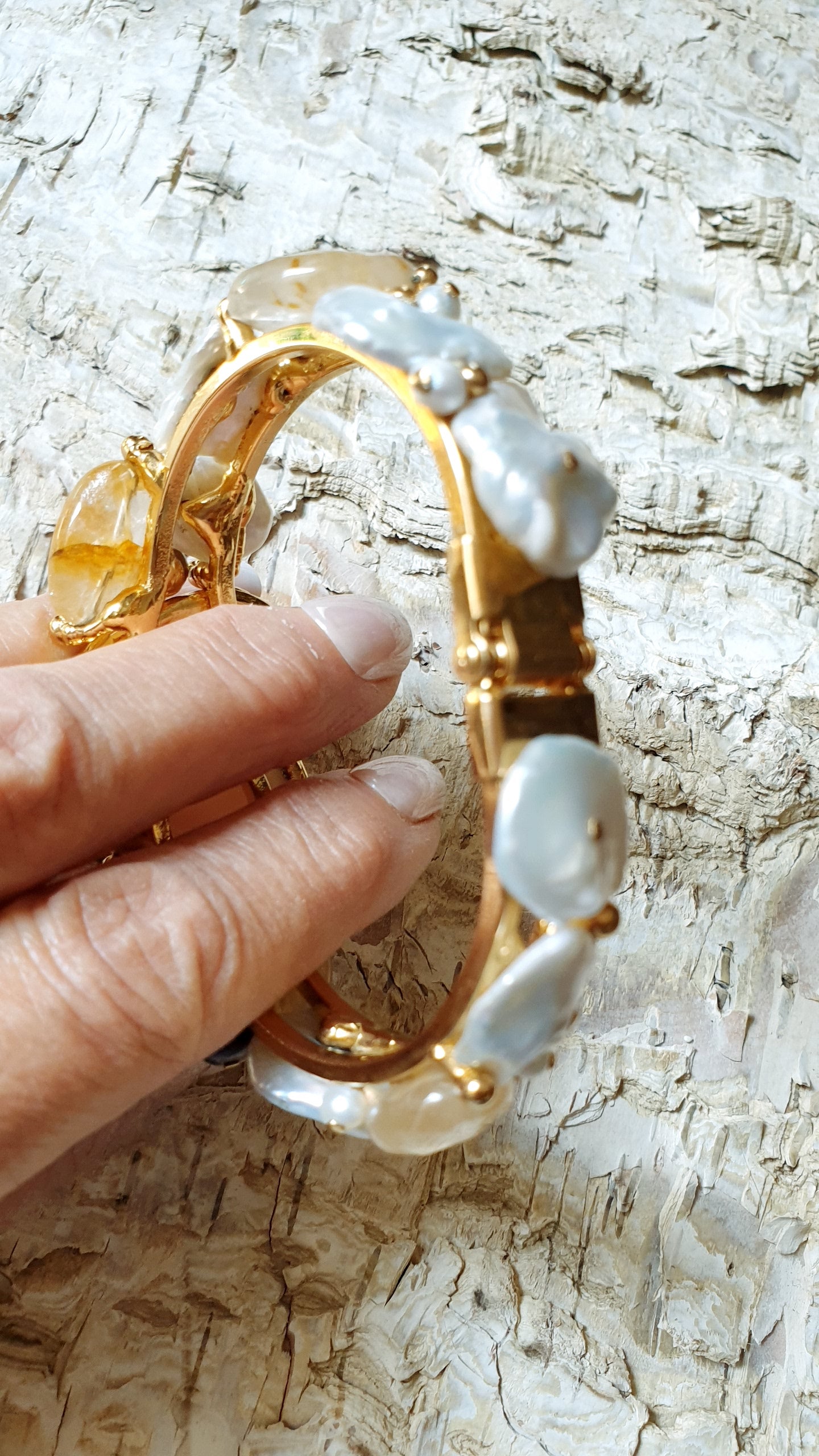 Bracciale cammeo, perle, pietre.