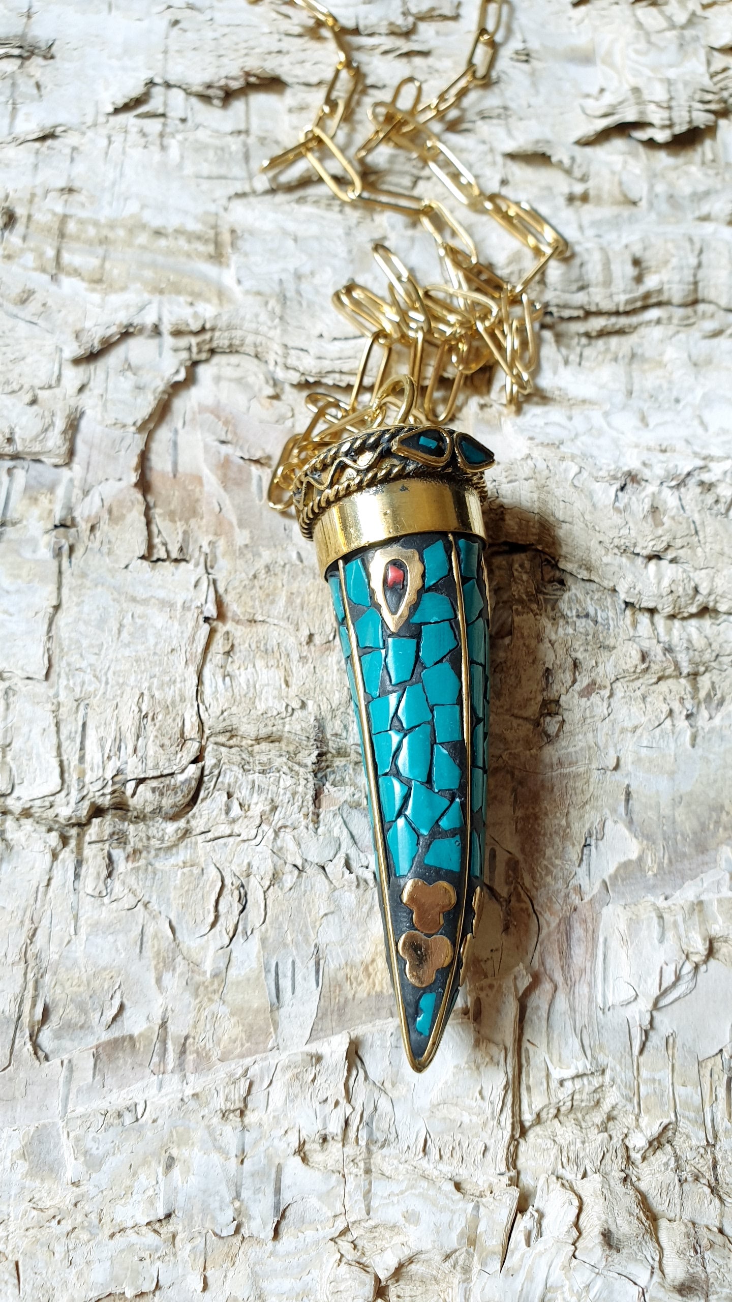 Lunga collana in acciaio con corno
