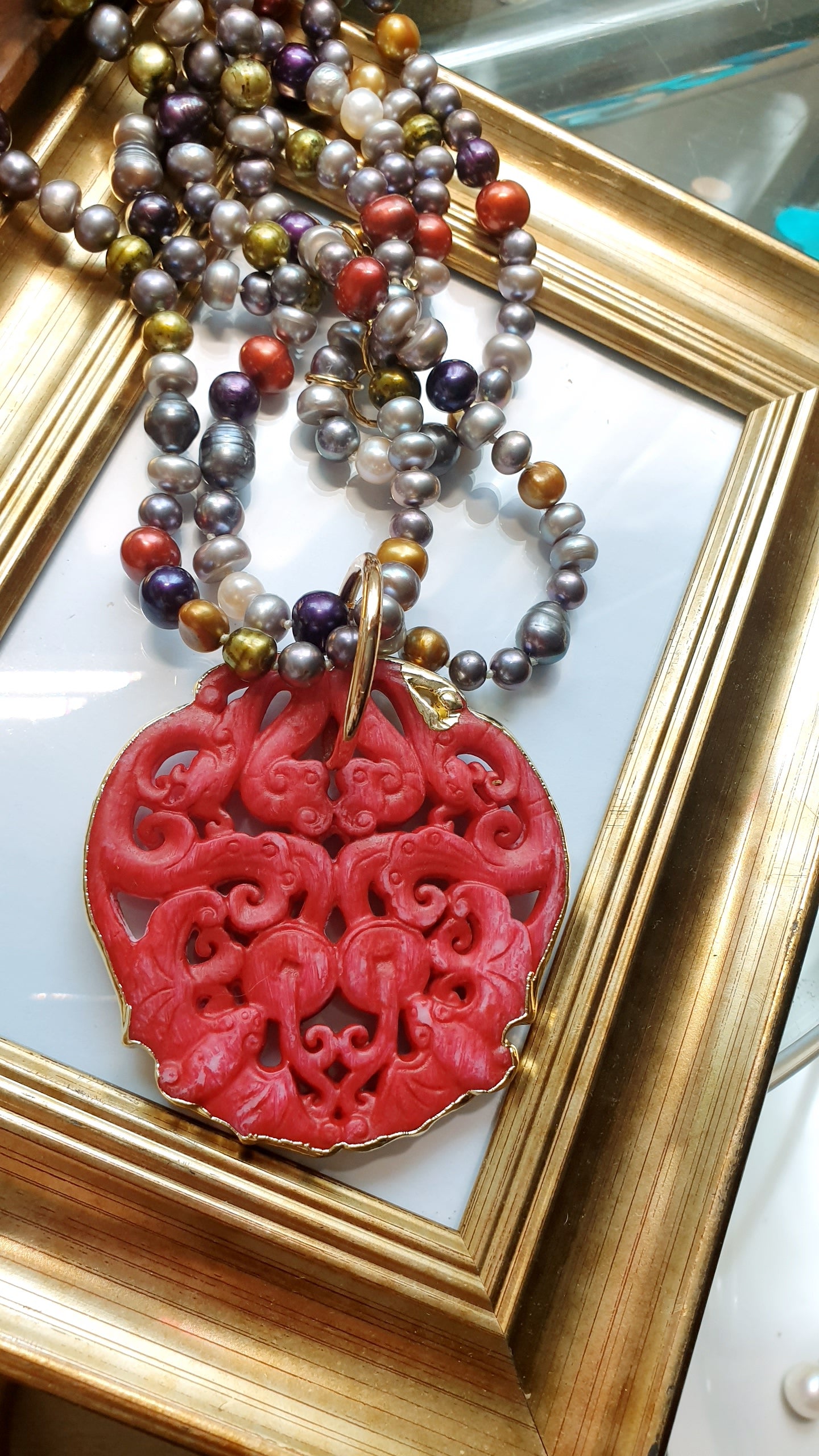 Lunga collana di perle con giada