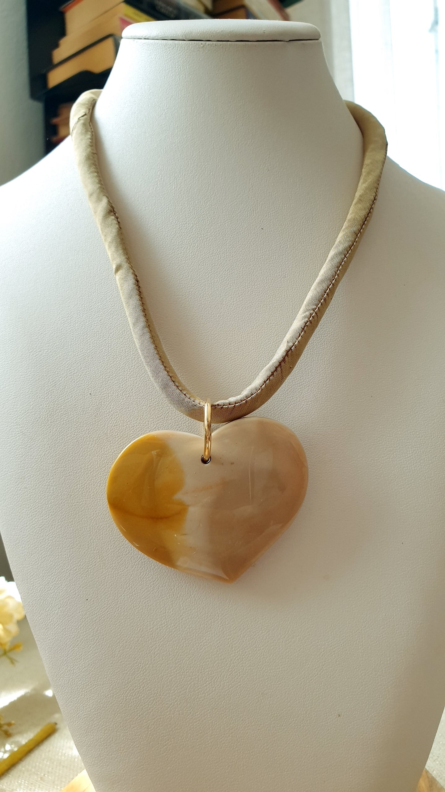 Girocollo in seta con cuore