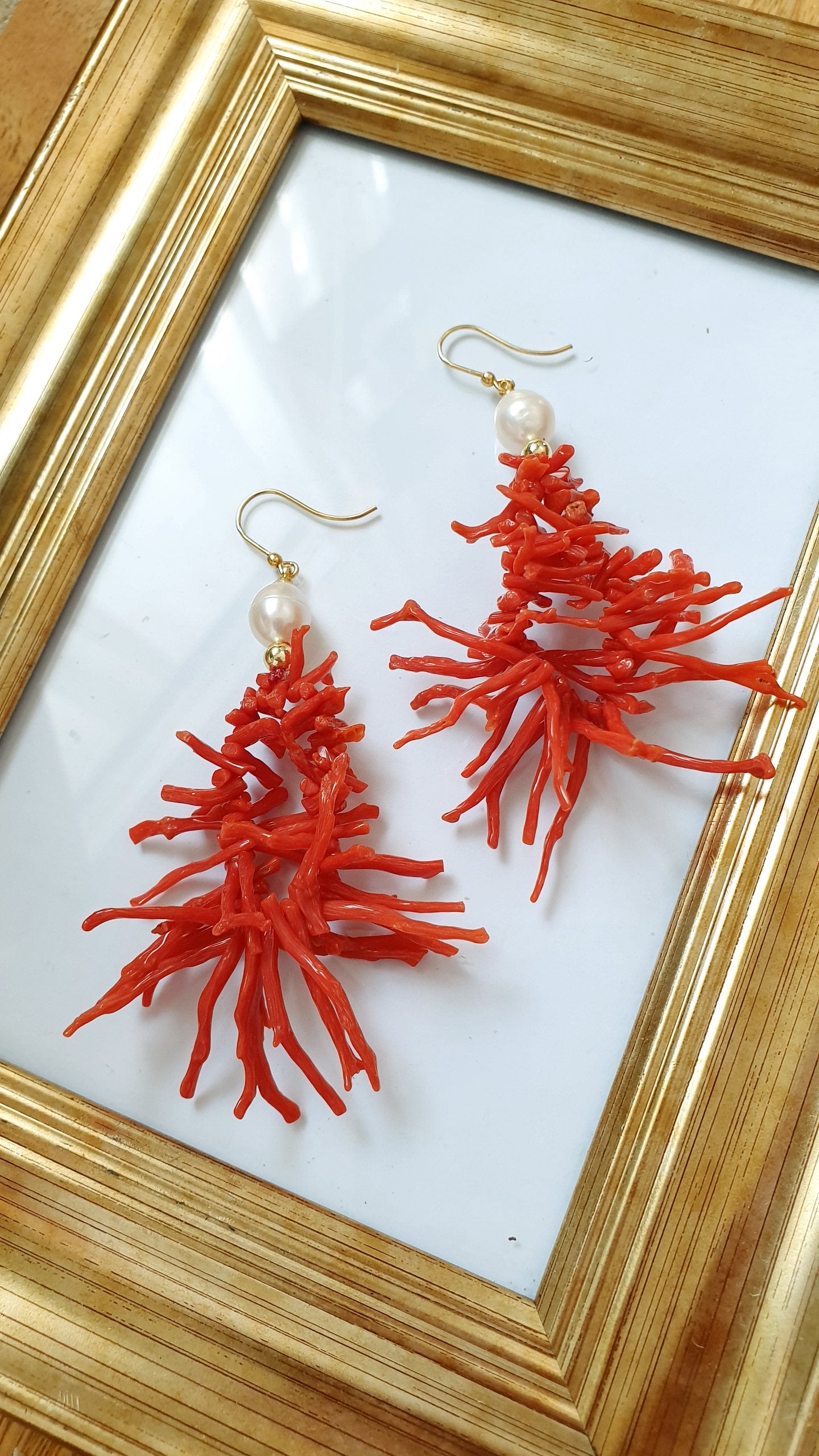Orecchini in argento con rami di corallo italiano e perle