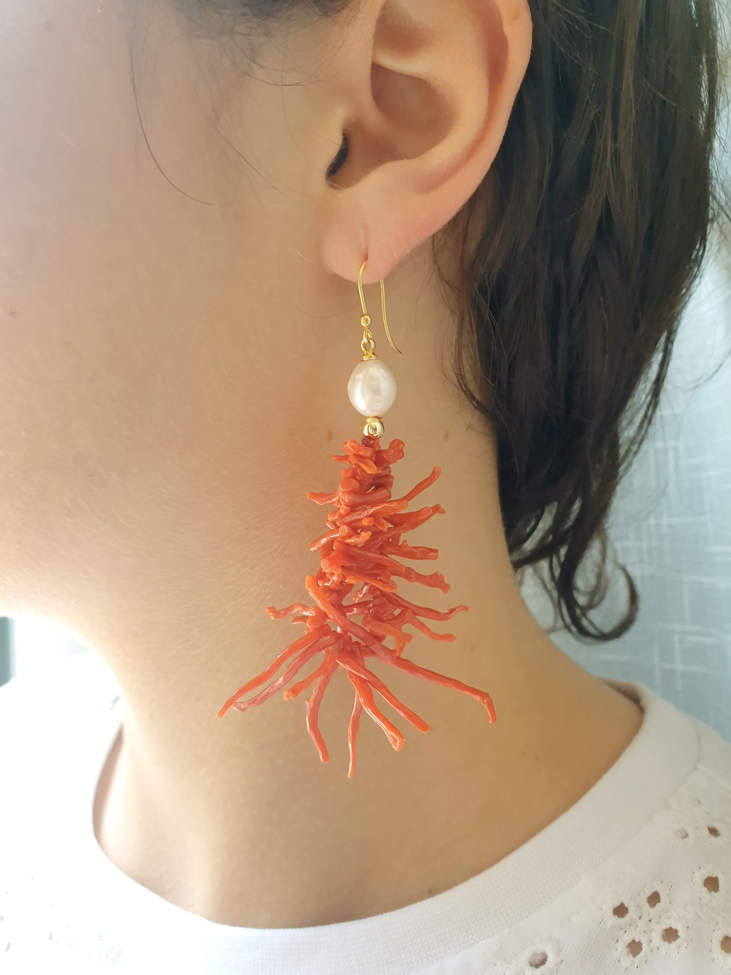 Orecchini in argento con rami di corallo italiano e perle