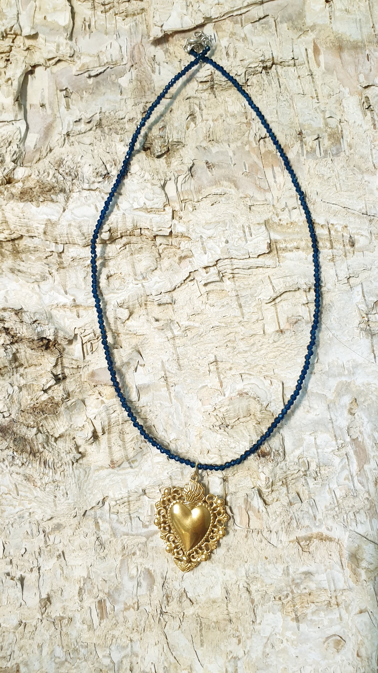 Girocollo con spinello e cuore sacro