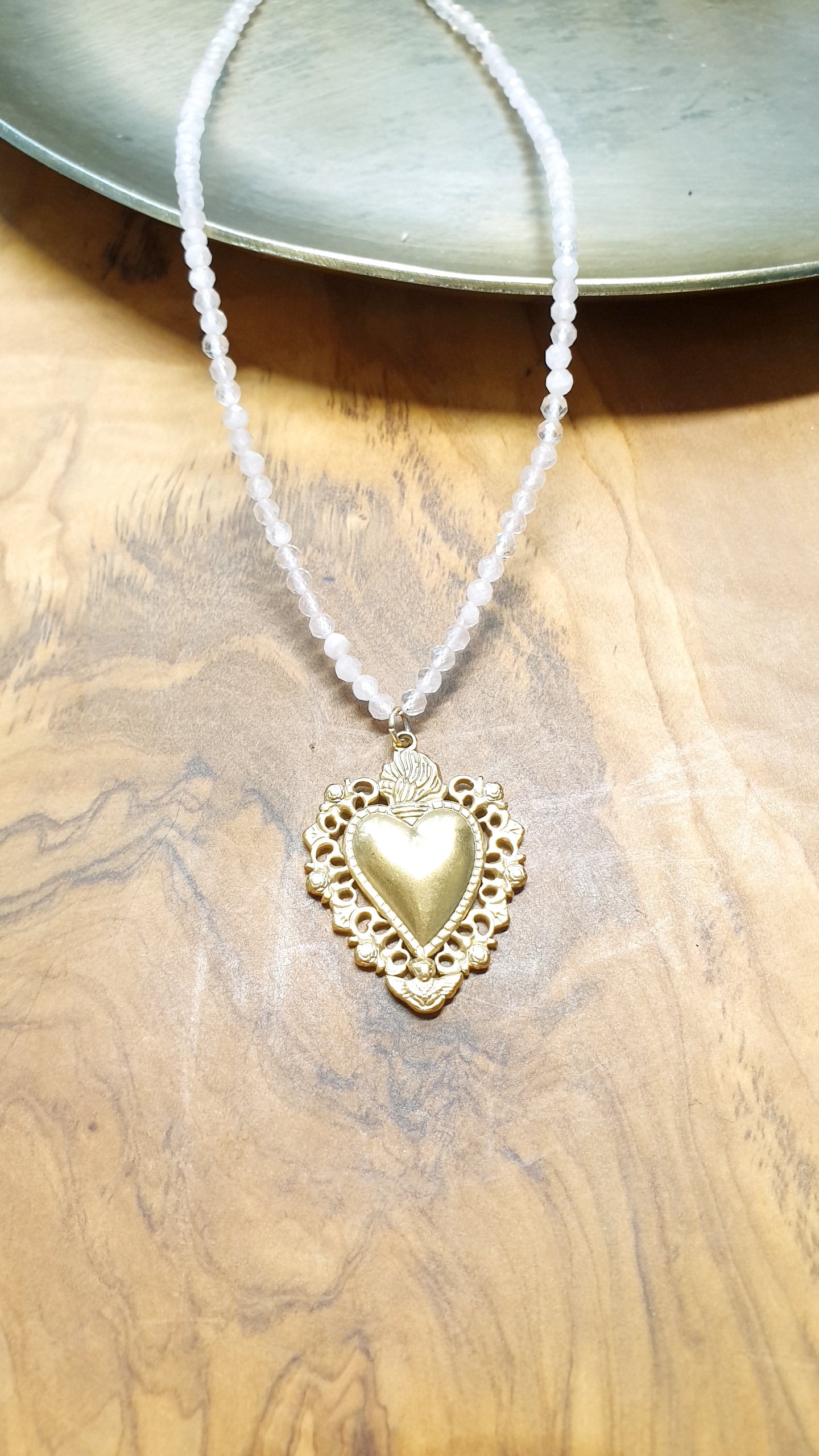 Girocollo in quarzo rosa con cuore sacro