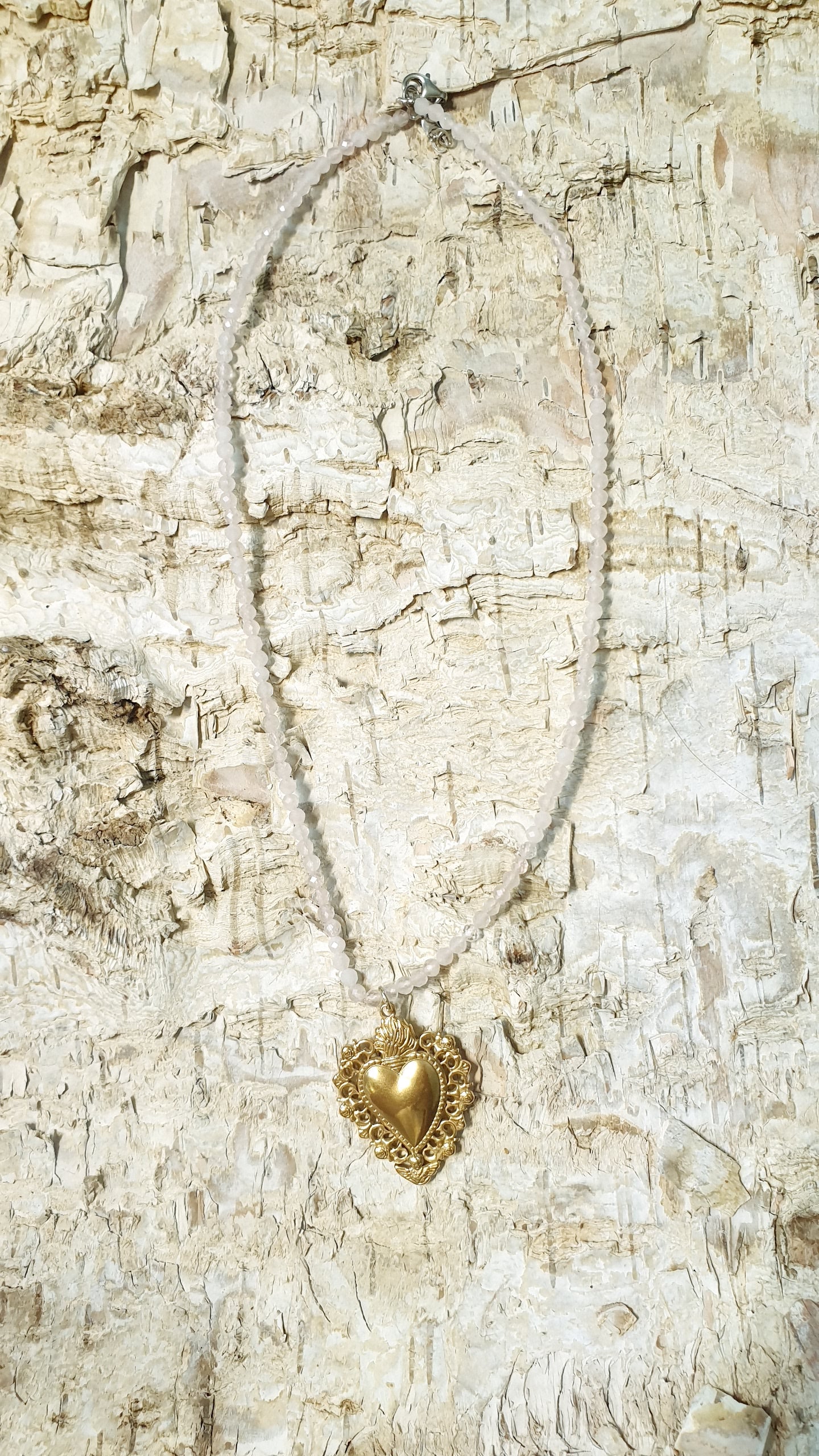 Girocollo in quarzo rosa con cuore sacro