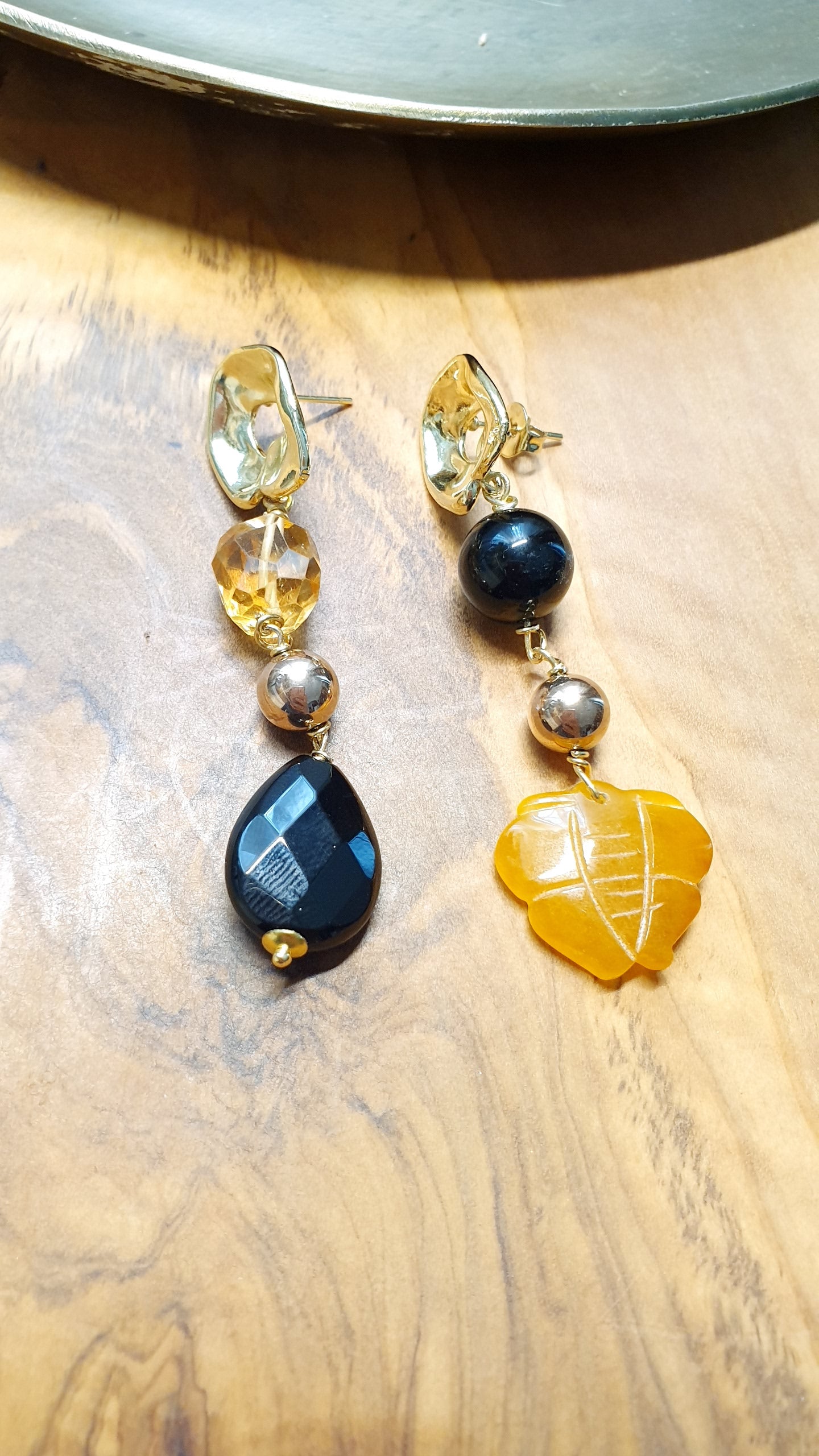 Orecchini in ottone, giada, citrino e onice
