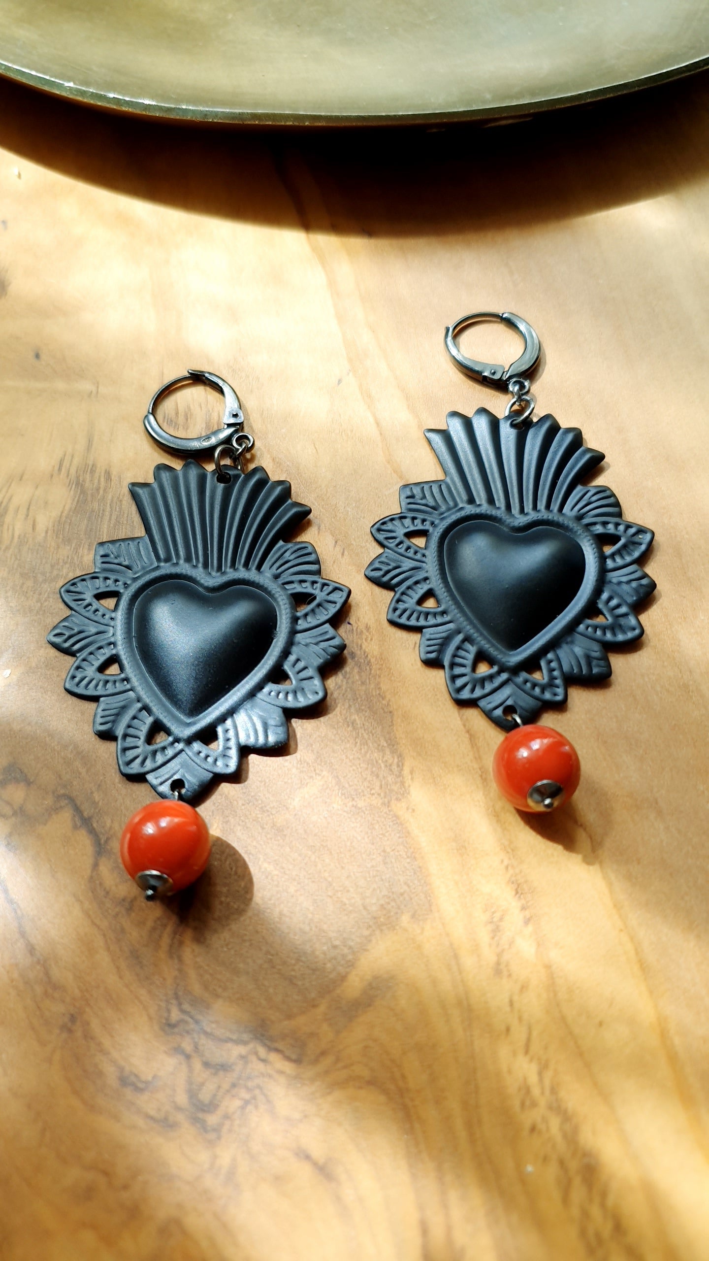 Orecchini cuore sacro e corallo