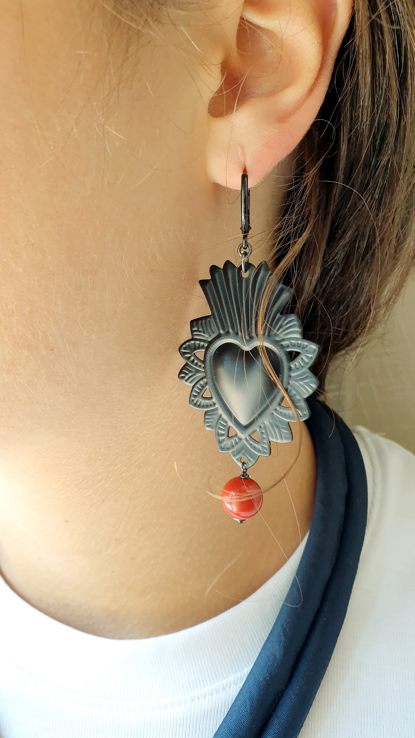 Orecchini cuore sacro e corallo