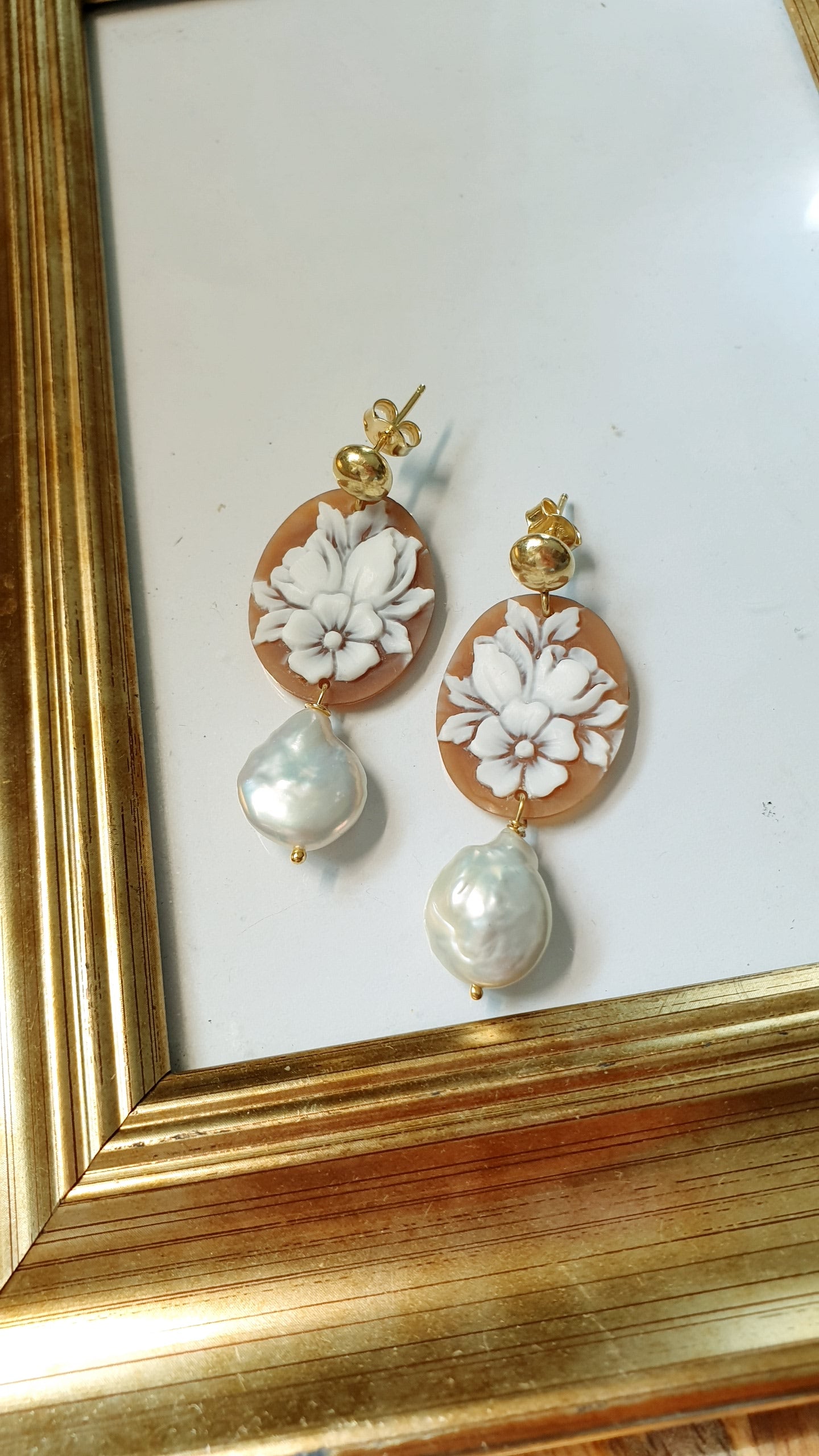 Orecchini in argento con cammei e perle