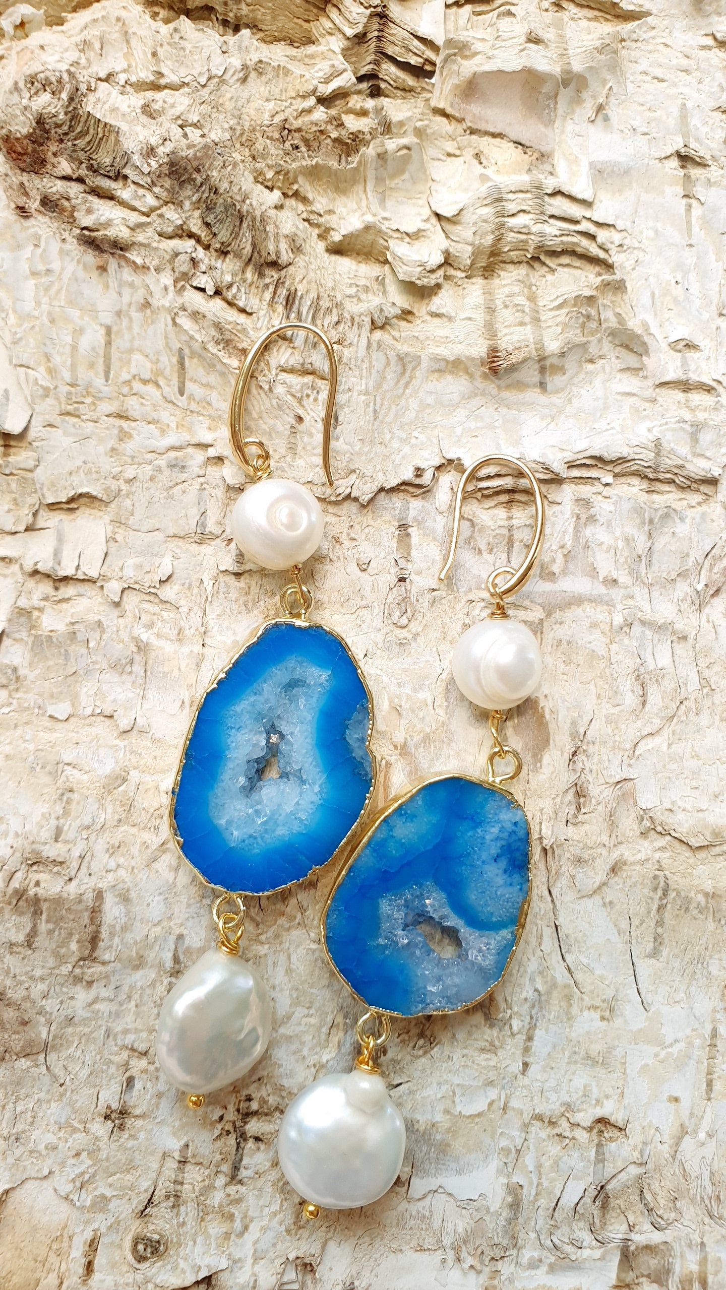 Orecchini in ottone con druse e perle