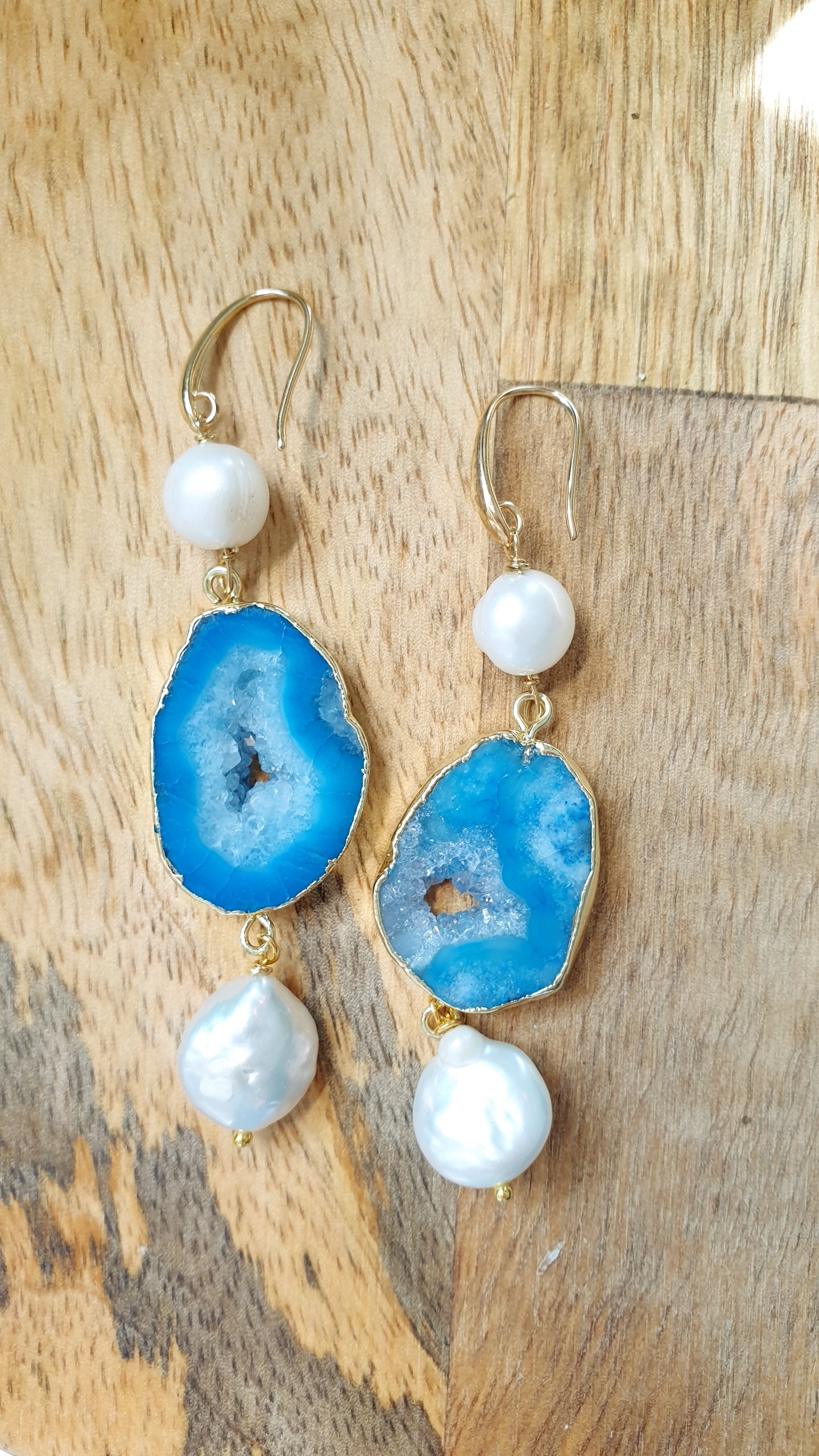 Orecchini in ottone con druse e perle