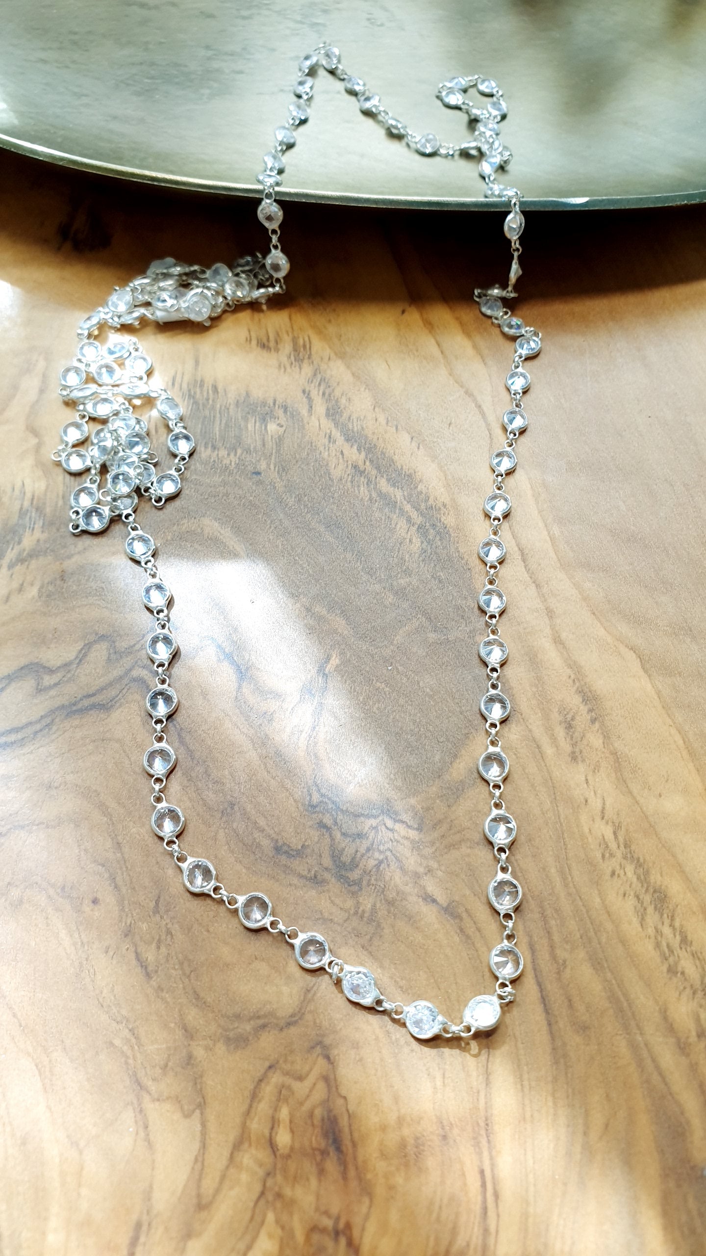 Lunga collana in argento con zirconi