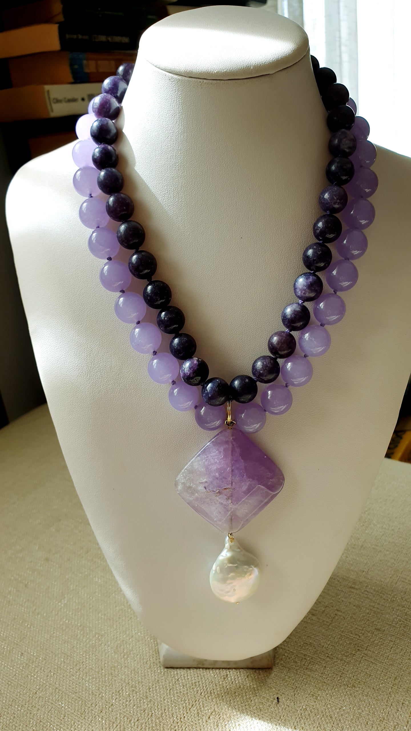 Spettacolare girocollo doppio con lepidolite e giada lavanda