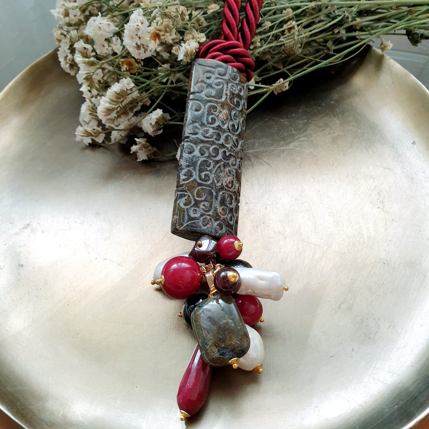Collana in seta con giada, perle, labradorite, granato