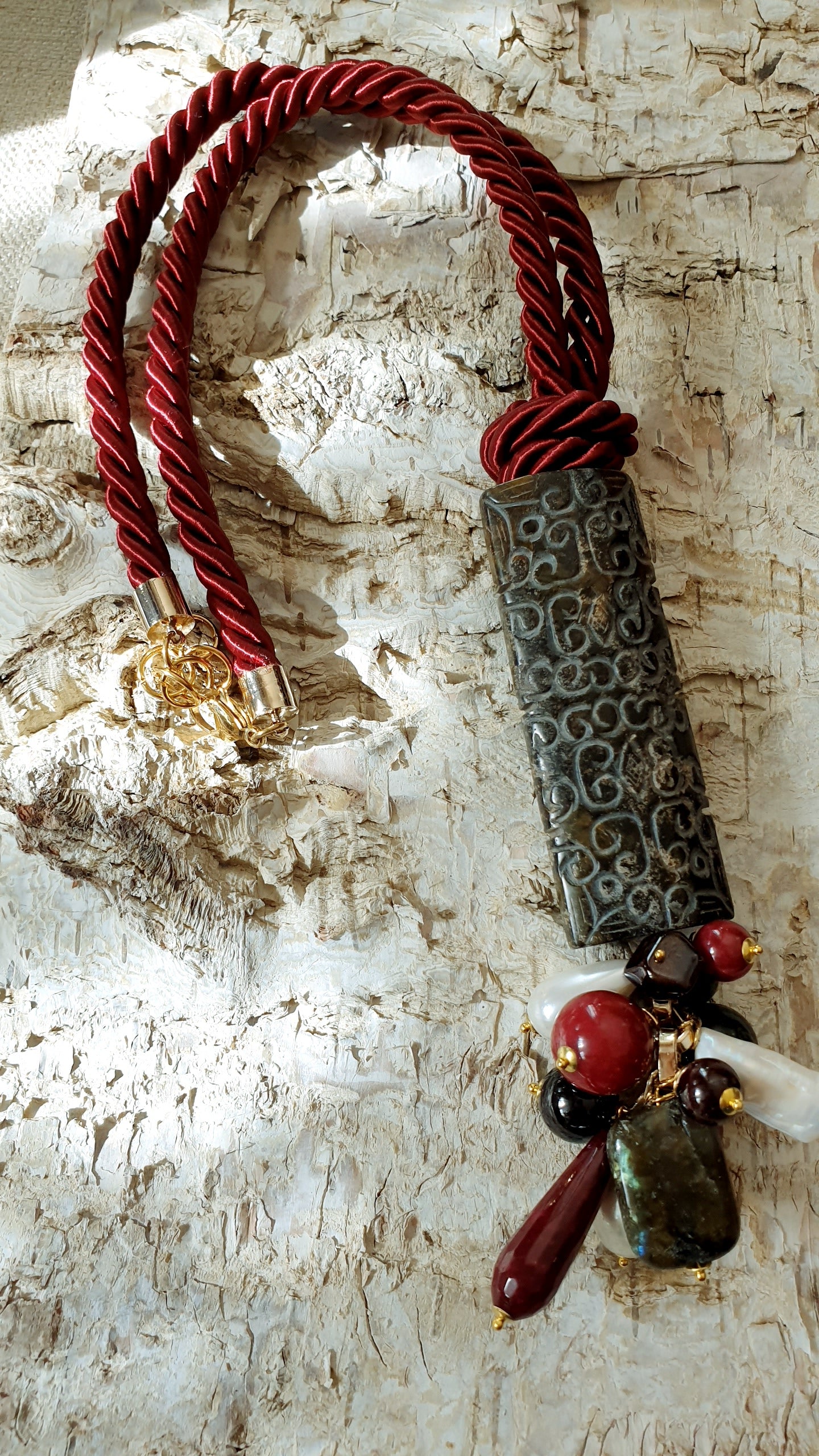 Collana in seta con giada, perle, labradorite, granato