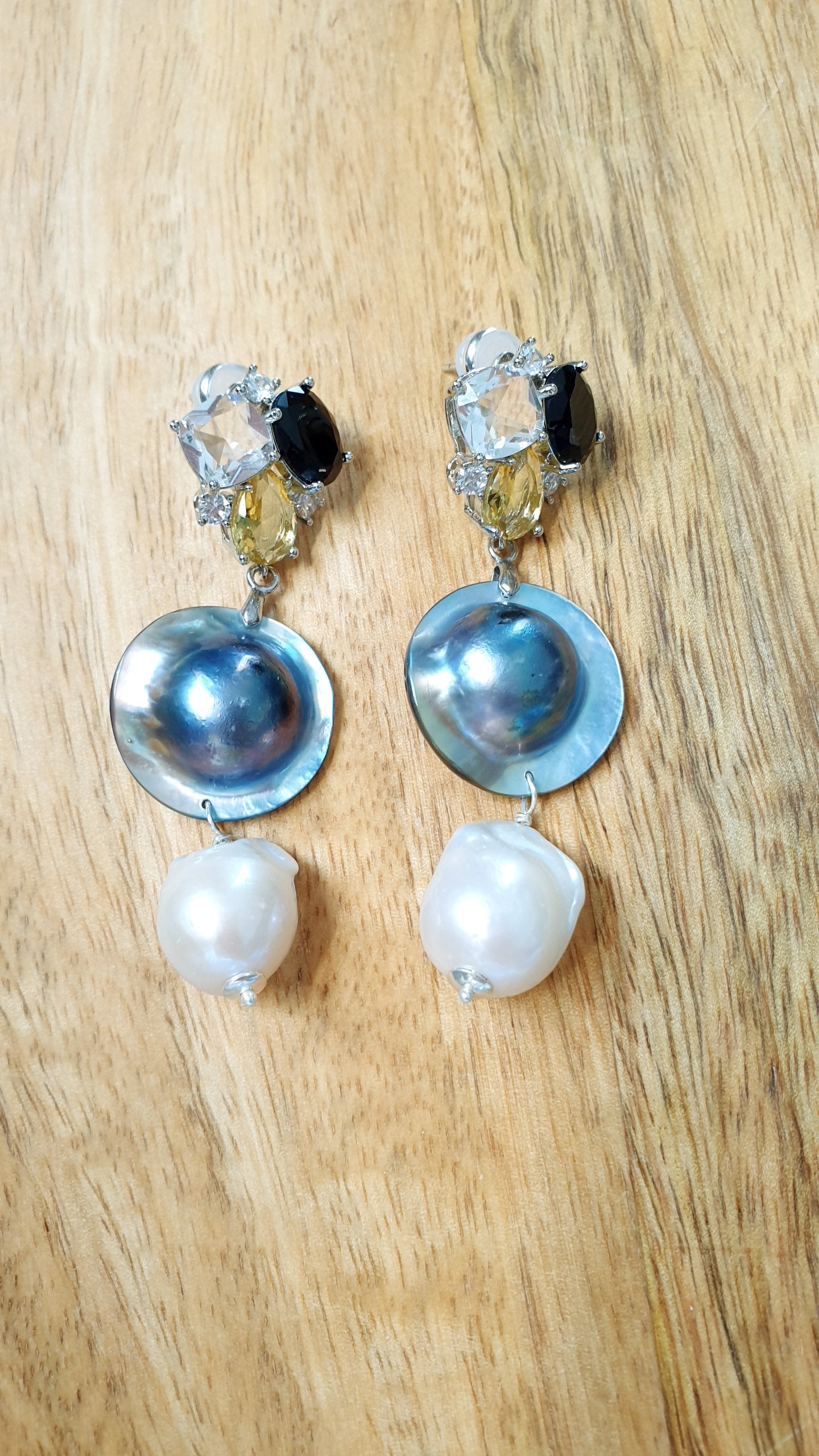 Orecchini cristalli con perle mabe