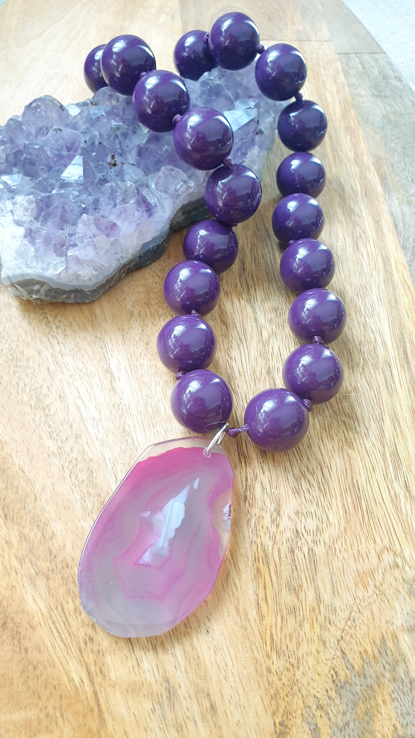 Collana in resina e fetta di agata