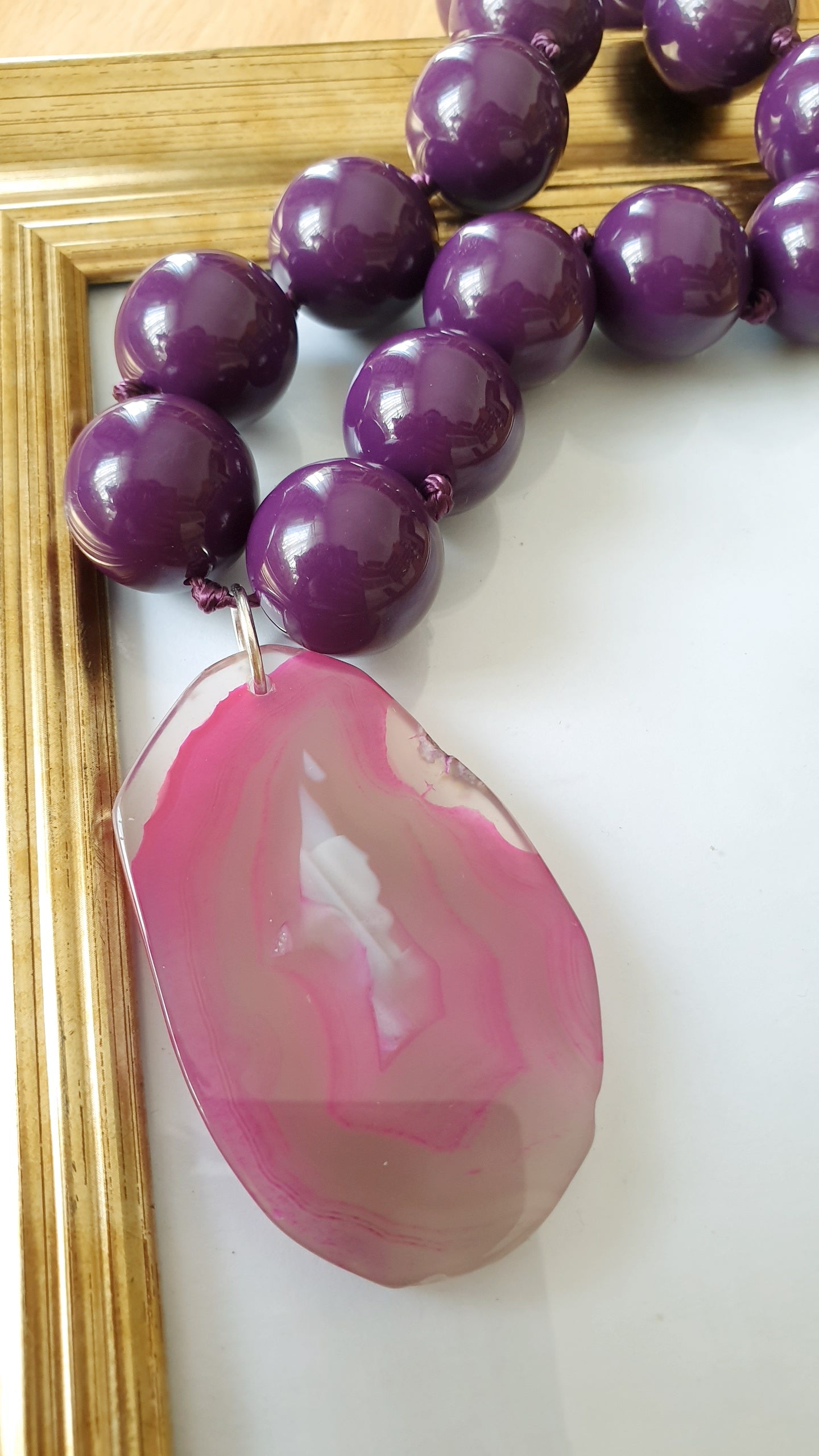 Collana in resina e fetta di agata