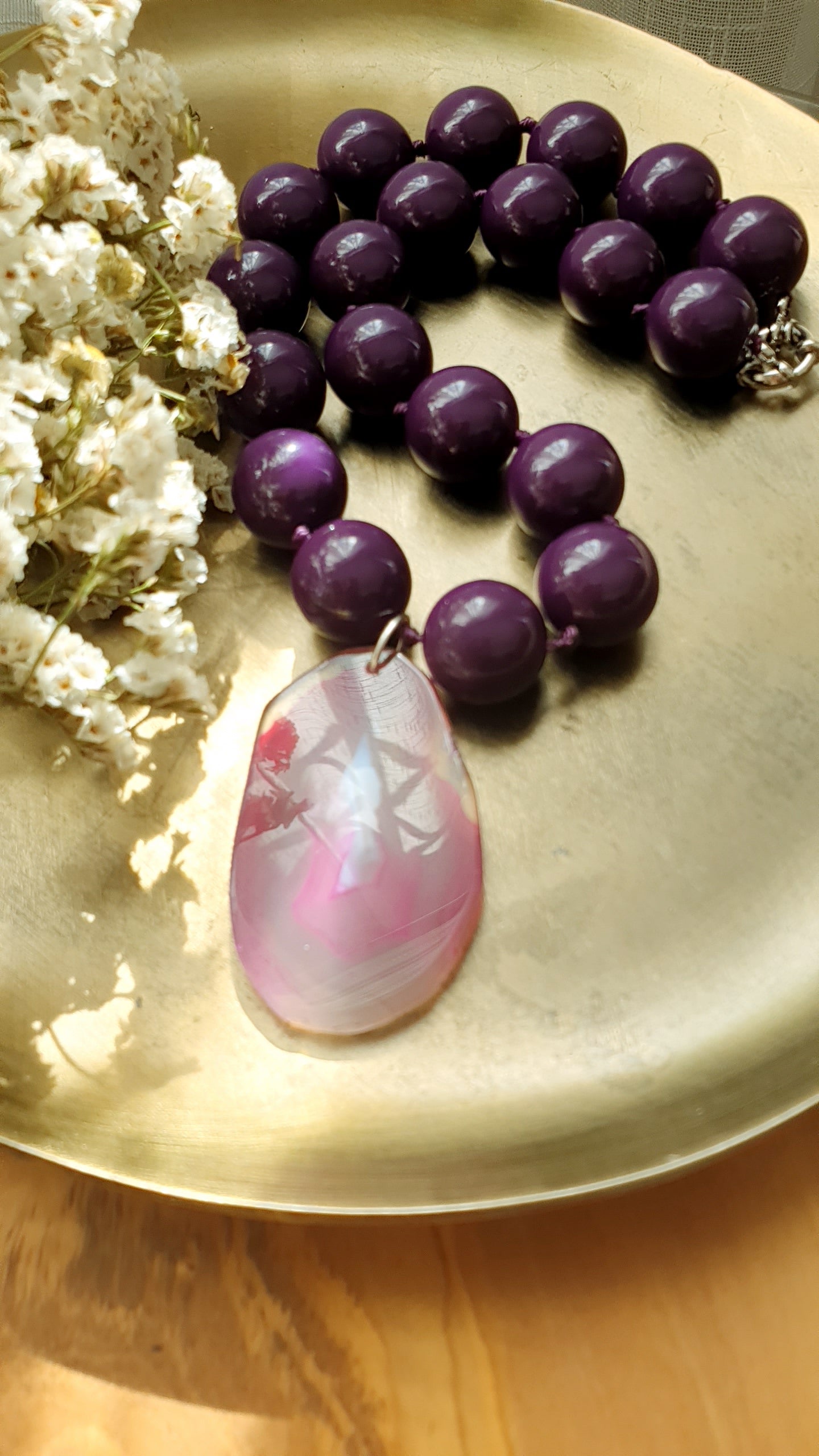 Collana in resina e fetta di agata