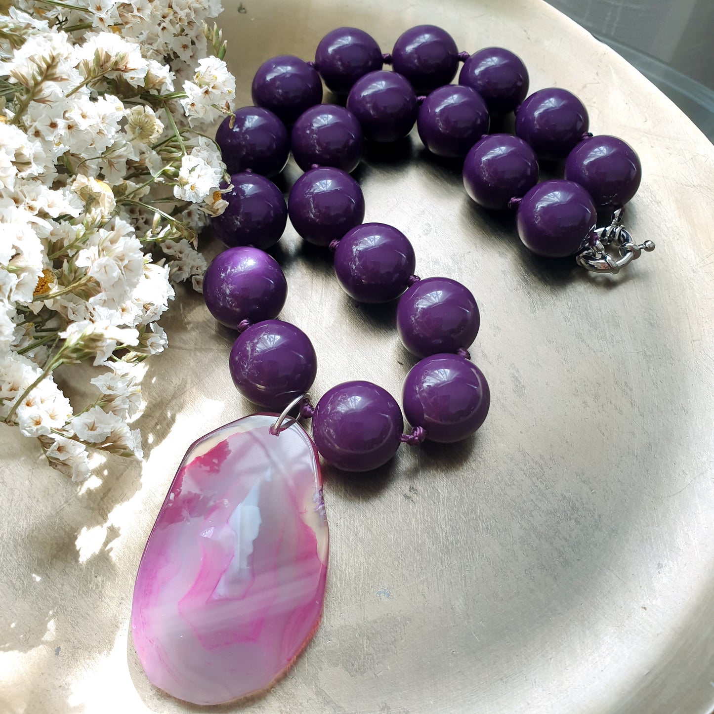 Collana in resina e fetta di agata