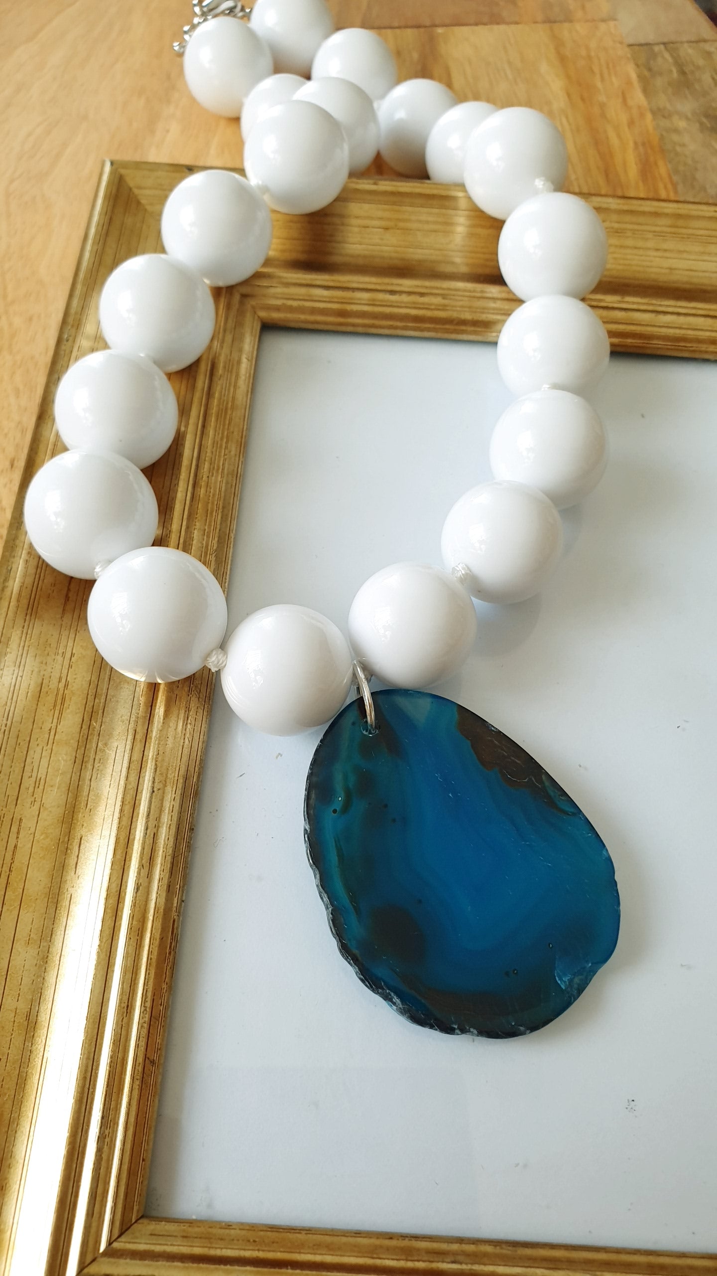 Collana in resina con fetta di agata