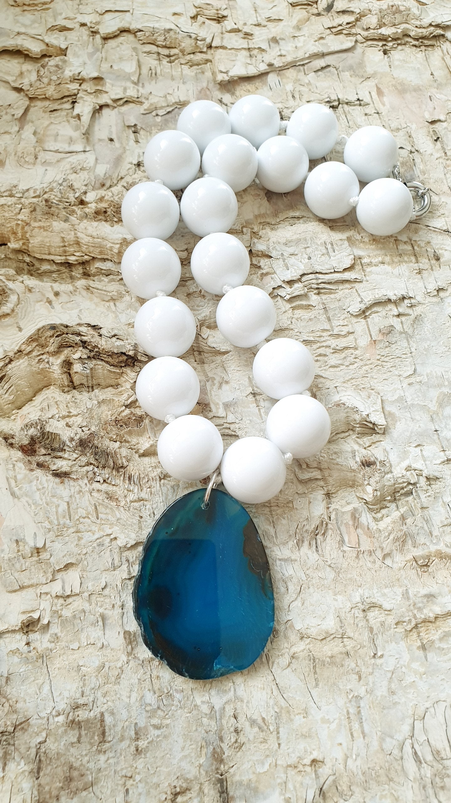Collana in resina con fetta di agata