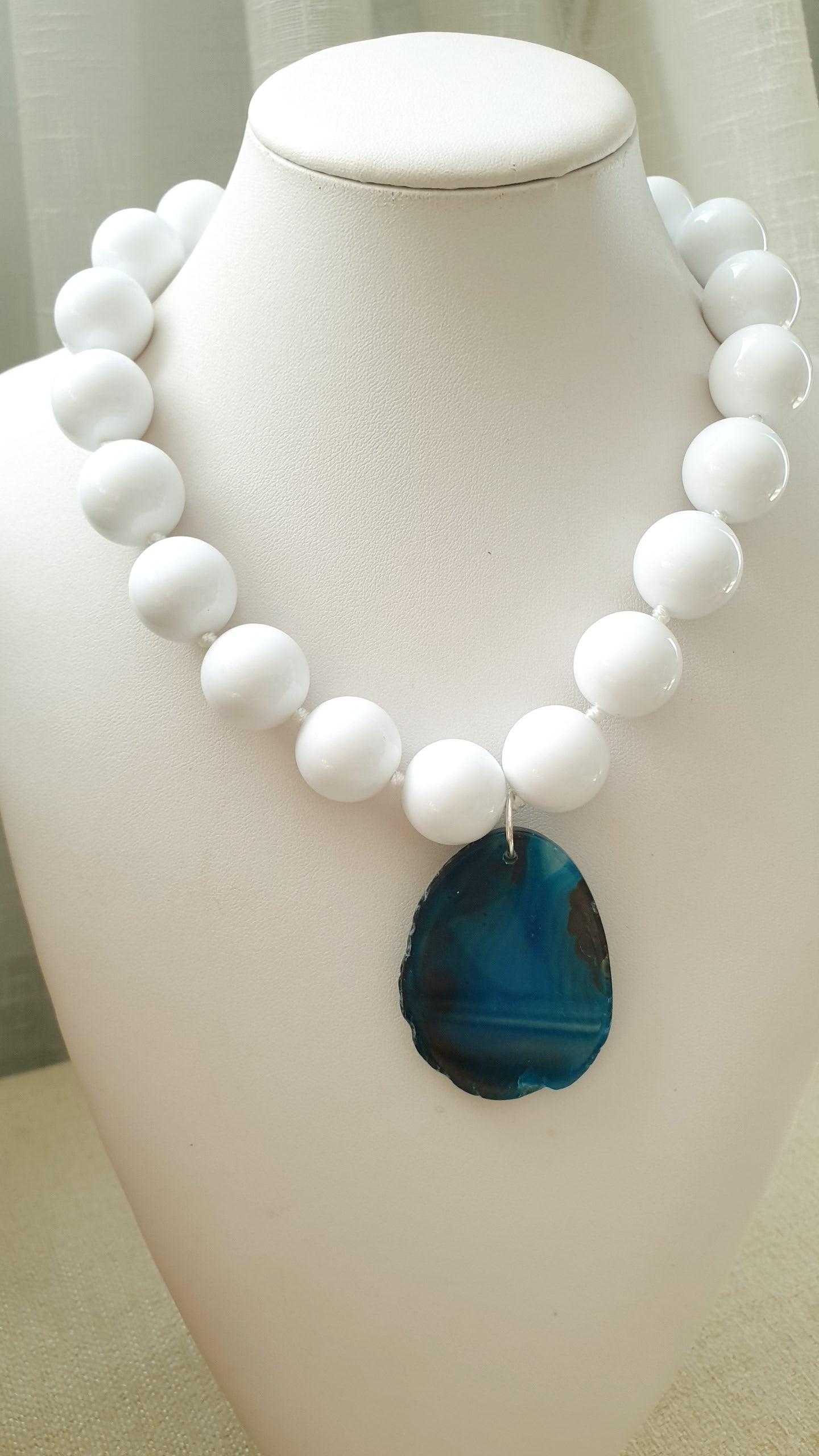 Collana in resina con fetta di agata