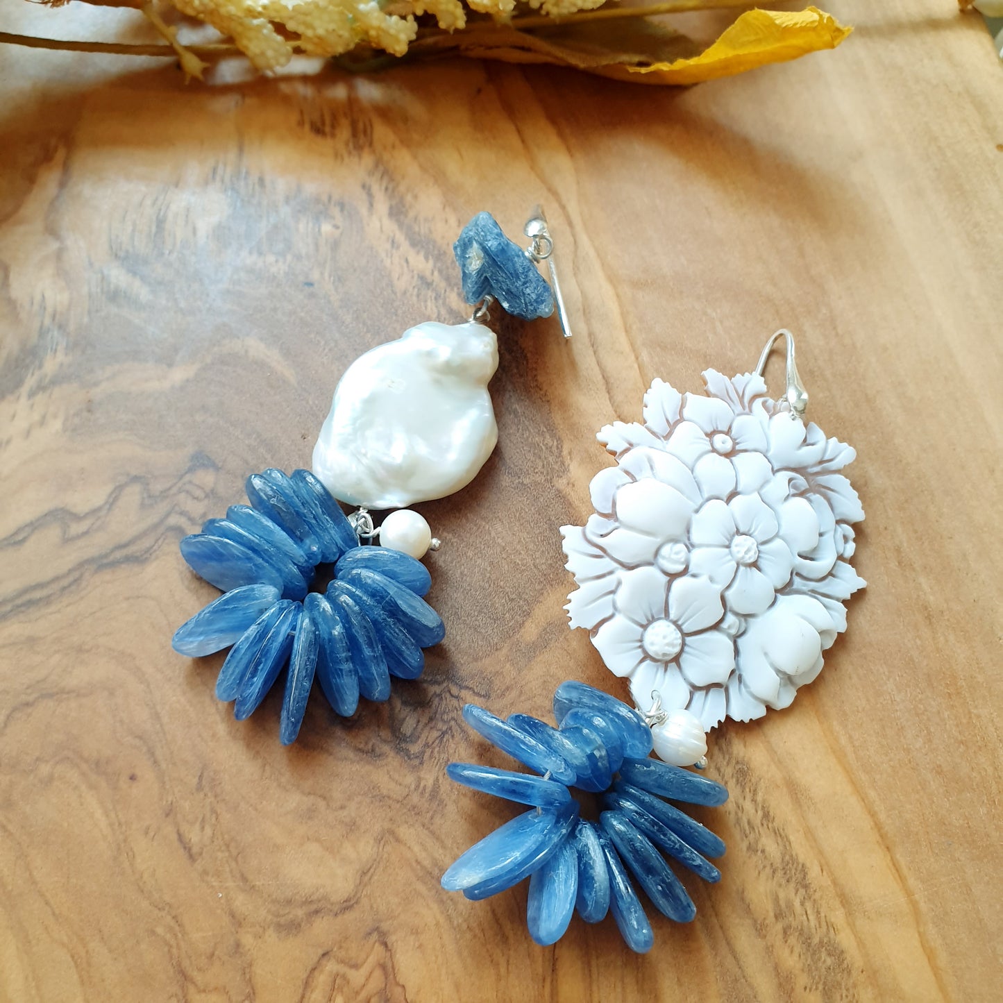 Splendidi orecchini in argento con cammeo, perla, cianite