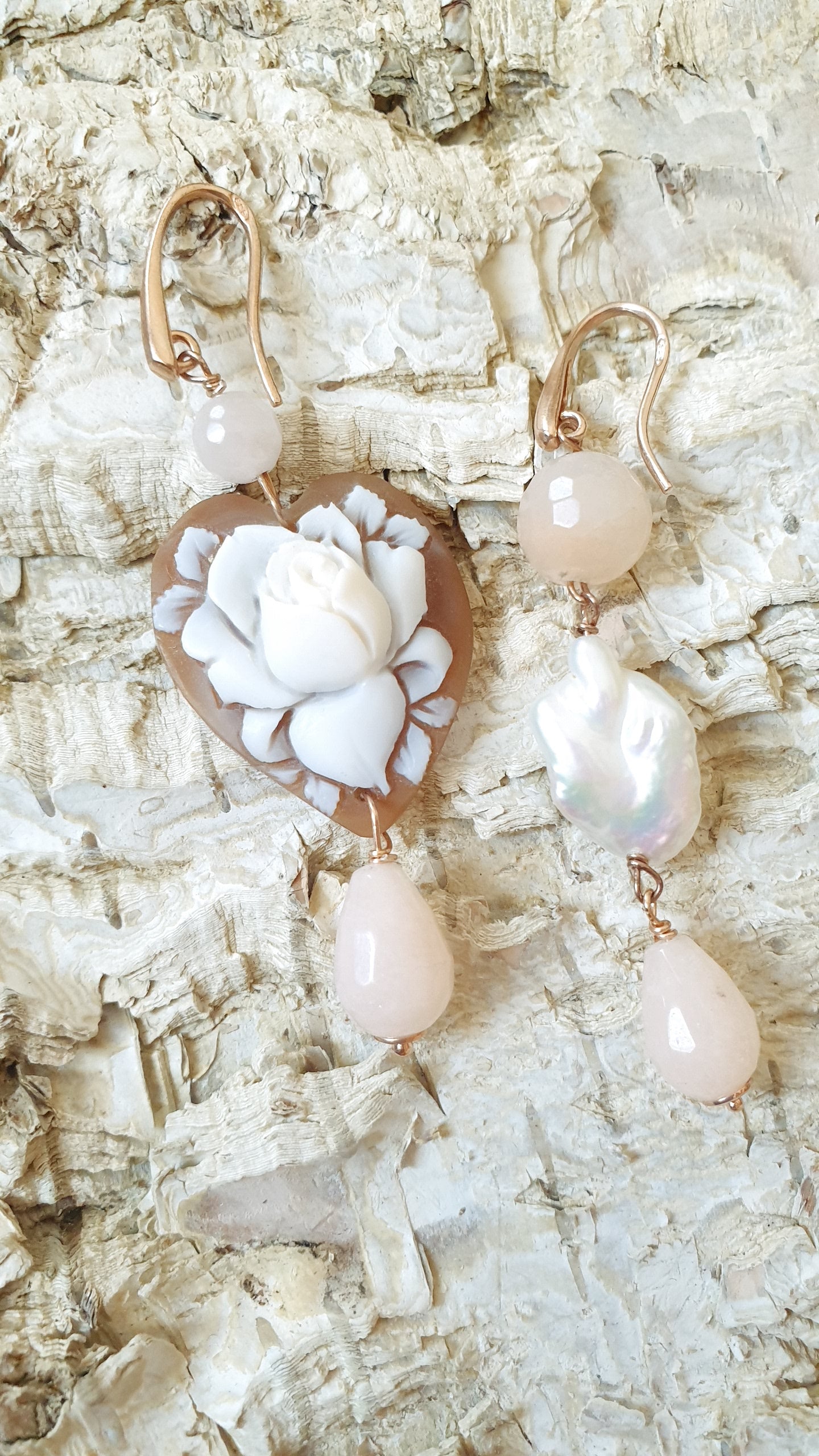 Orecchini in argento con cammeo, quarzo rosa, perla di fiume