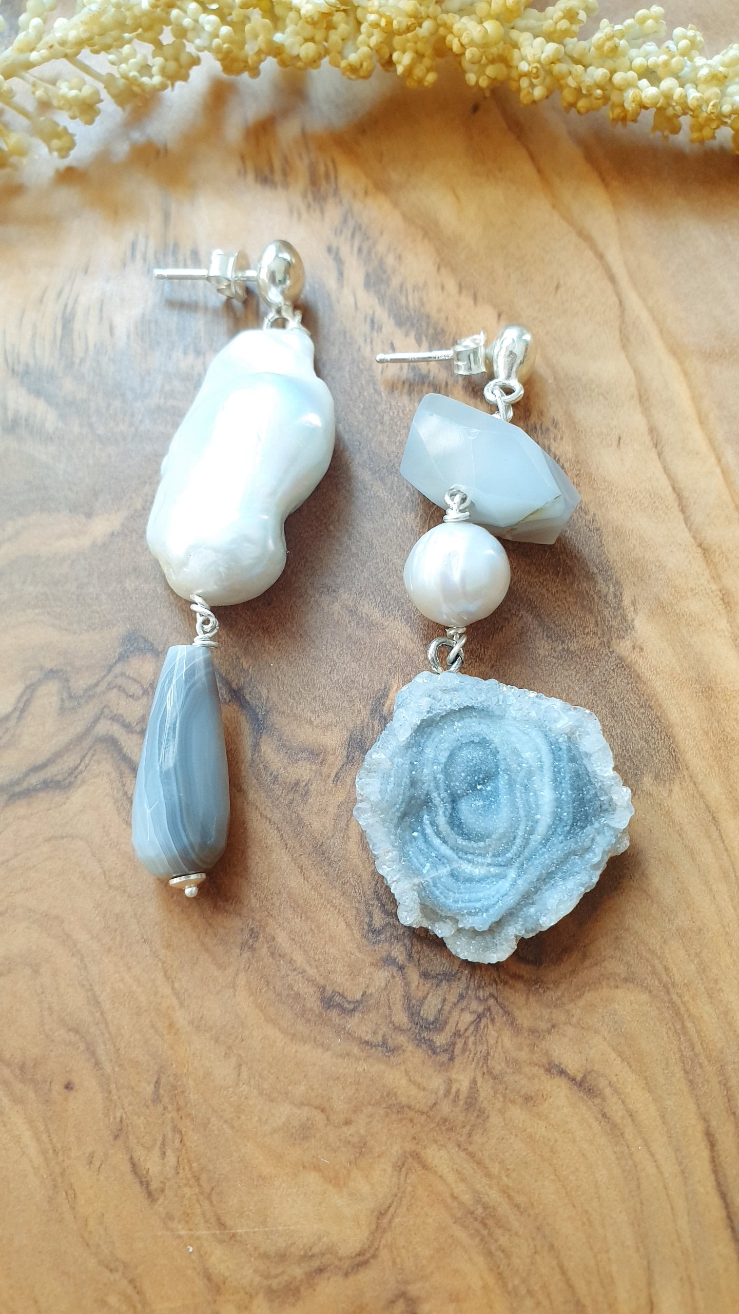 Orecchini in argento con agata concinas, perla barocca, agate, perle di fiume