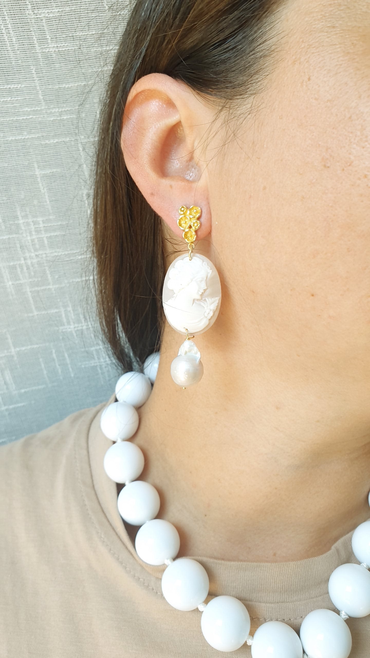 Orecchini in argento con cammei e perle barocche
