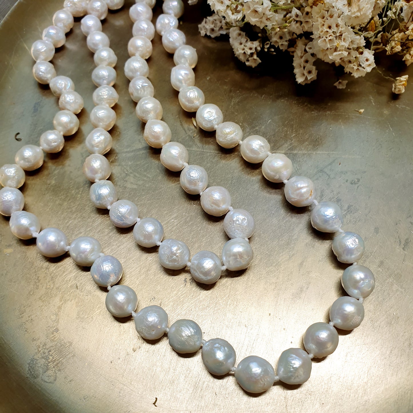 Lunga collana in perle barocche