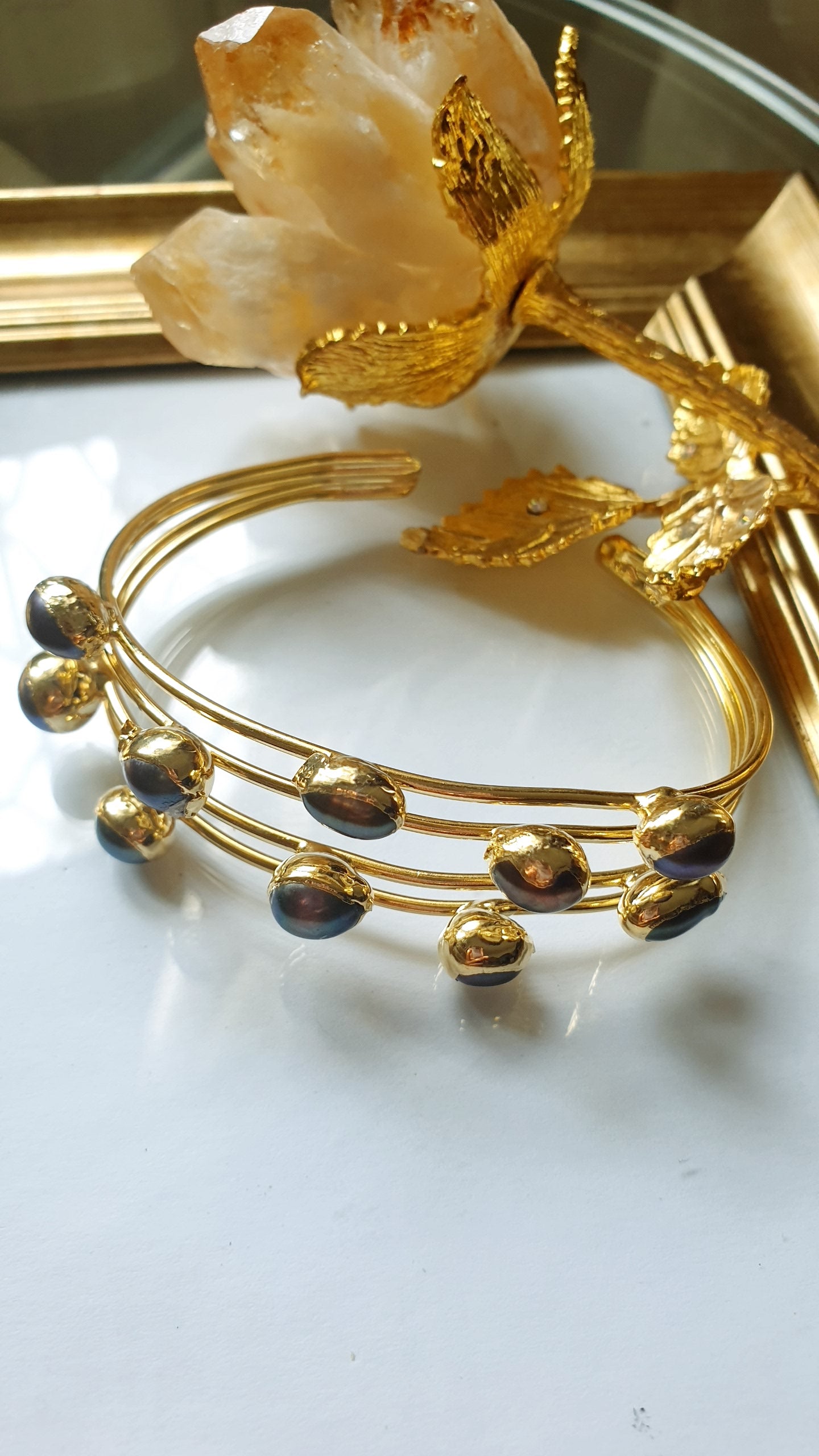 Bracciale in ottone con perle