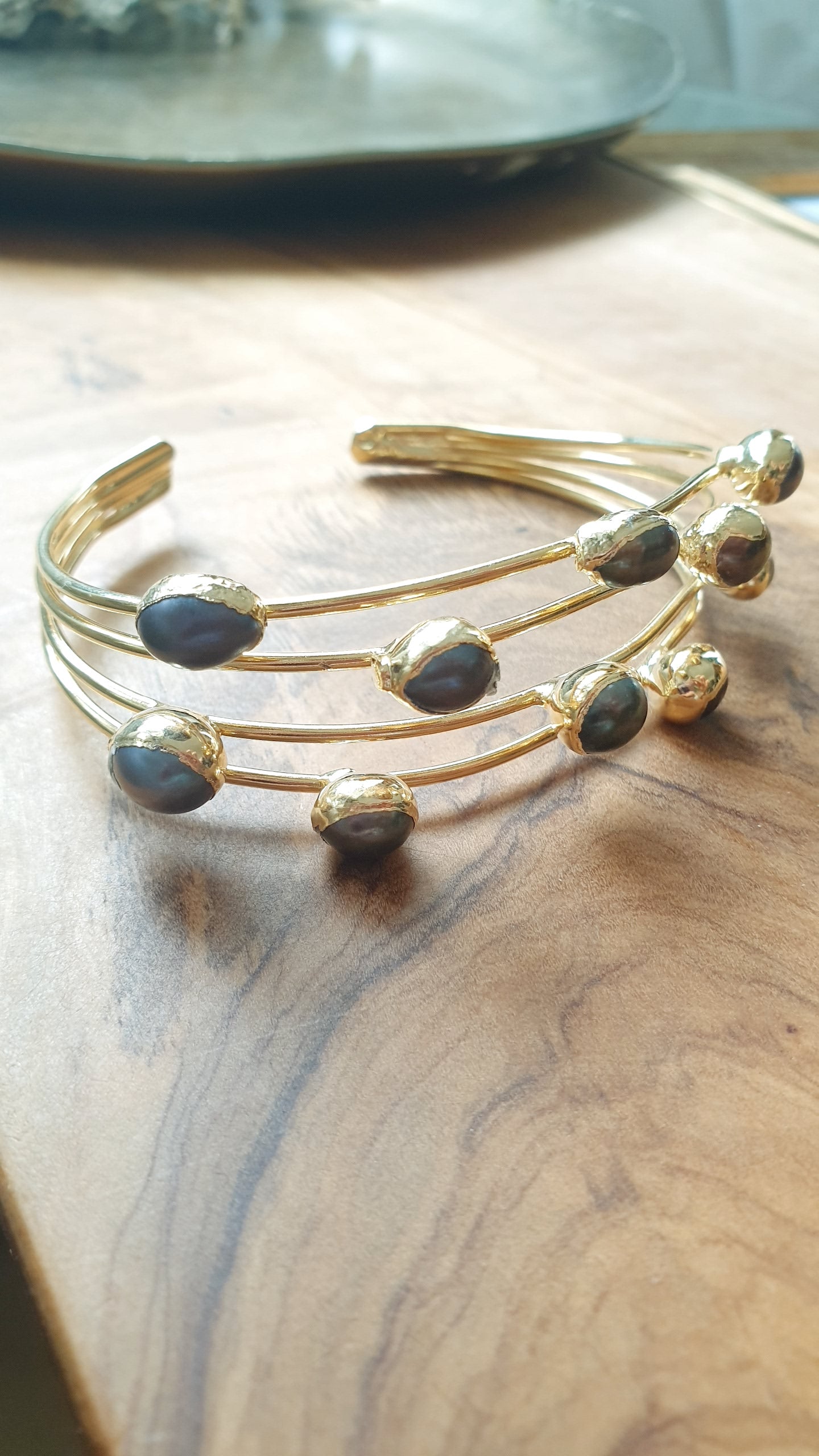 Bracciale in ottone con perle