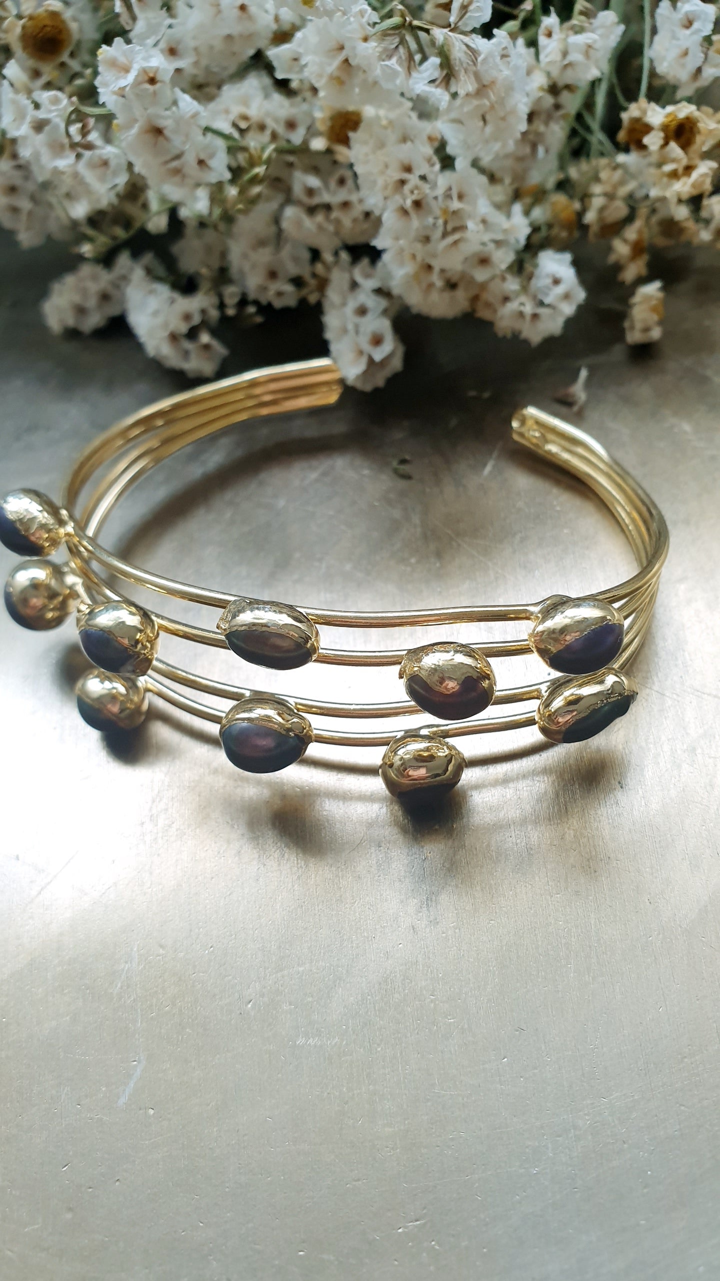 Bracciale in ottone con perle