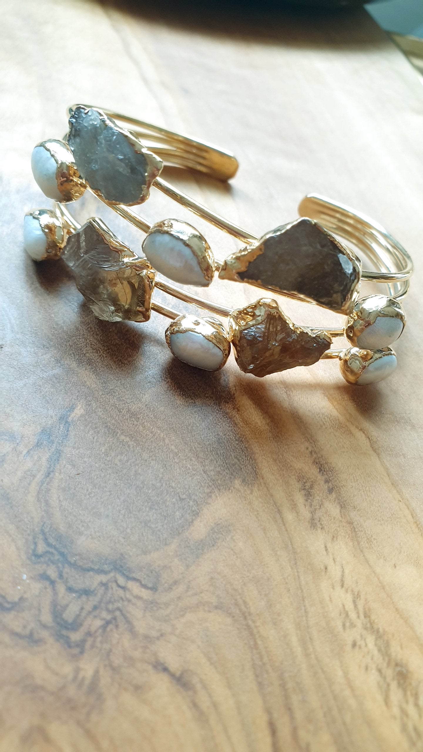 Bracciale in ottone con perle e druse