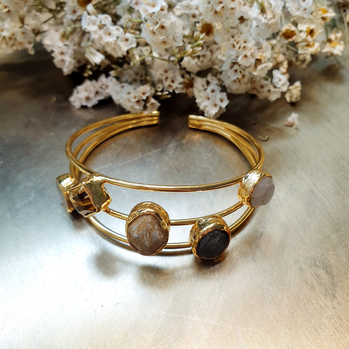 Bracciale in ottone con pietre dure