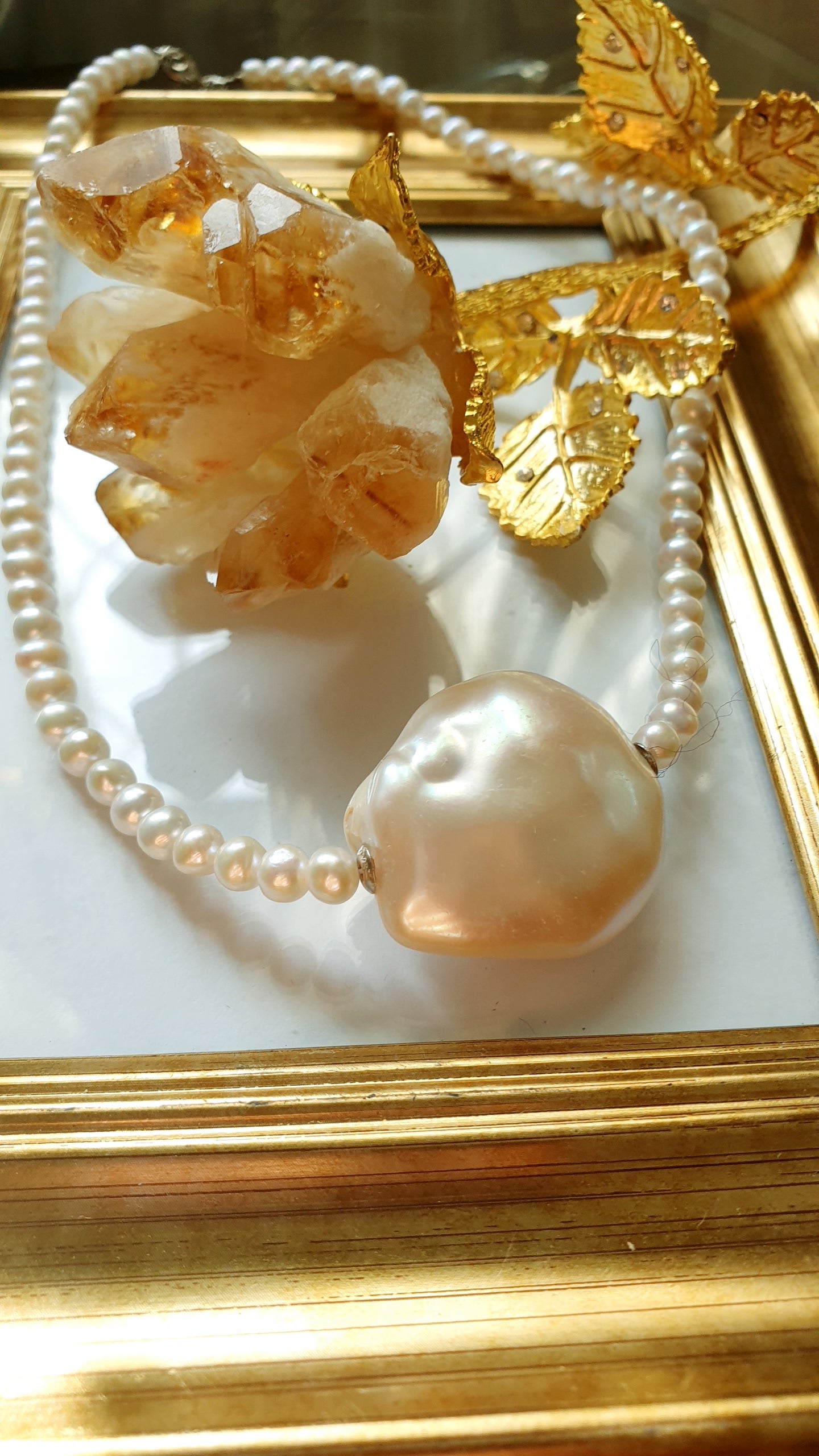 Girocollo in argento con perle di fiume e grande perla barocca