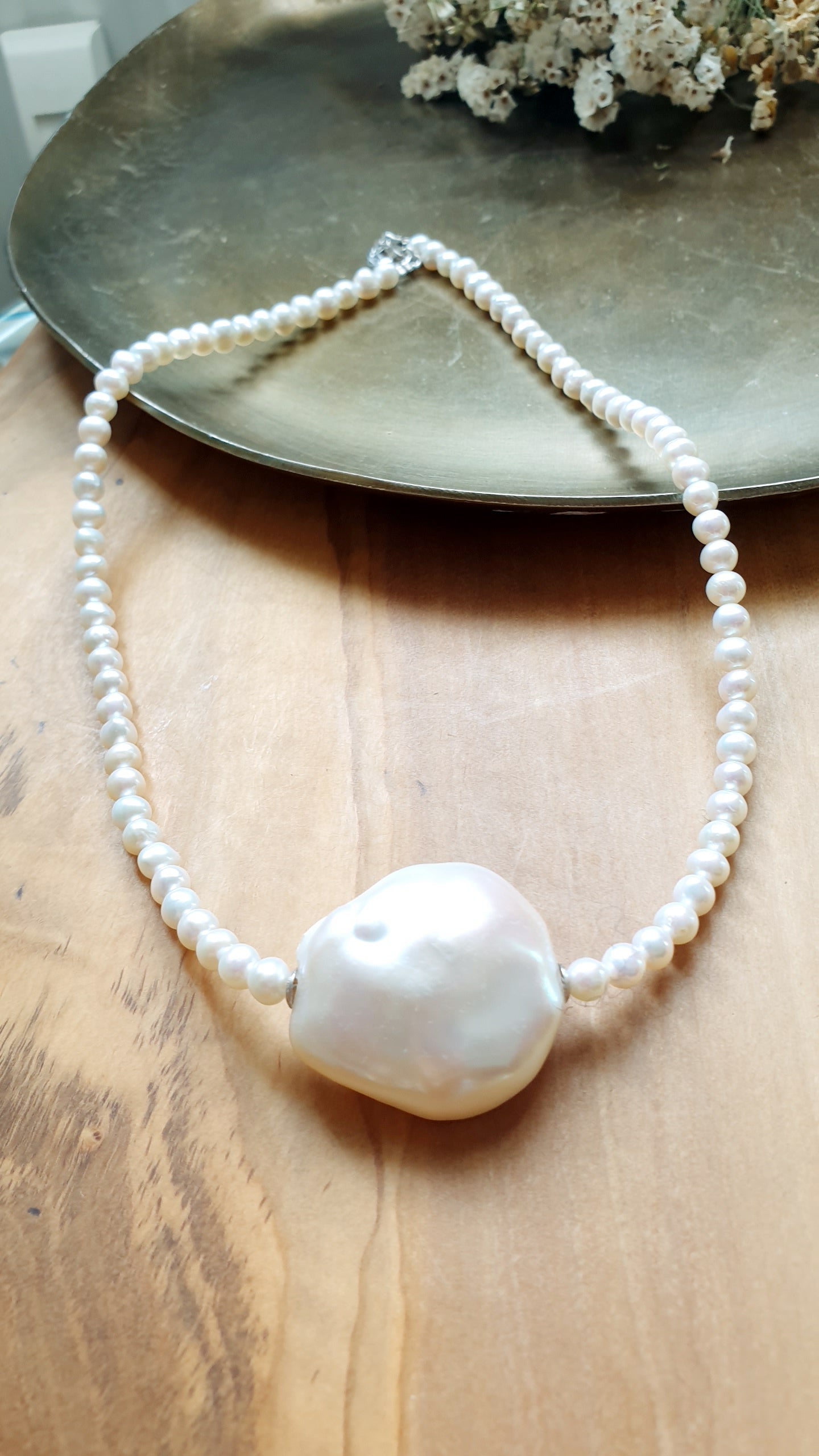 Girocollo in argento con perle di fiume e grande perla barocca