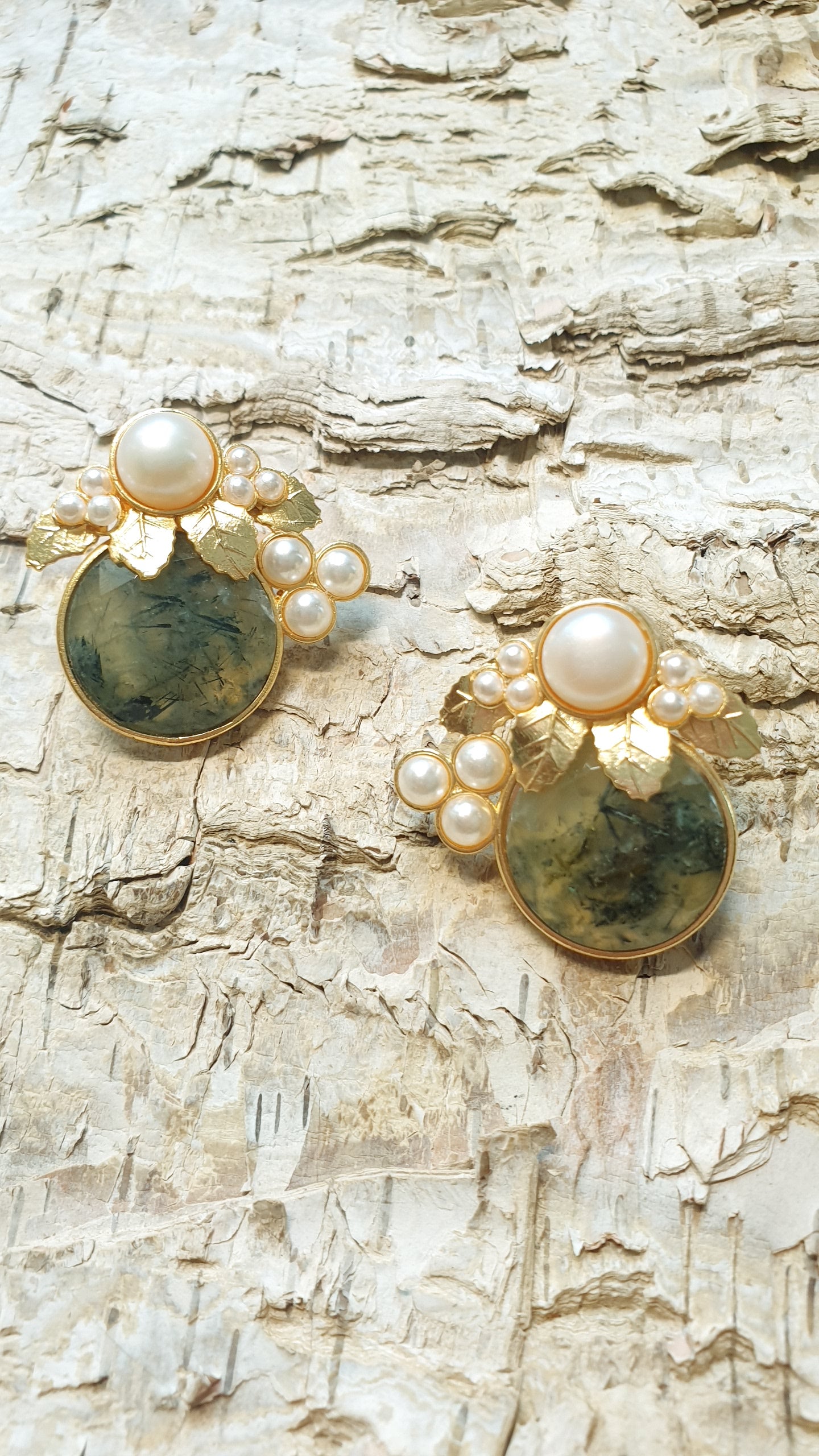 Grandi orecchini in ottone con Prehnite, perle di fiume