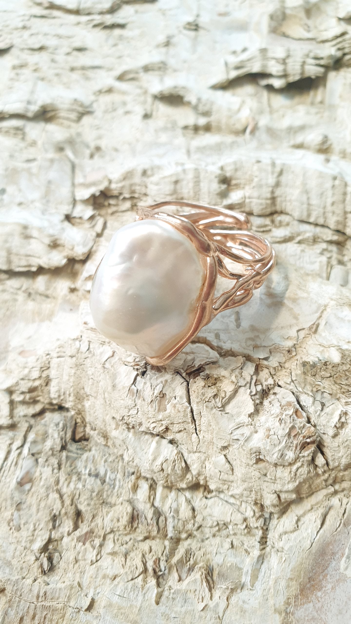 Bellissimo anello in argento con perla barocca